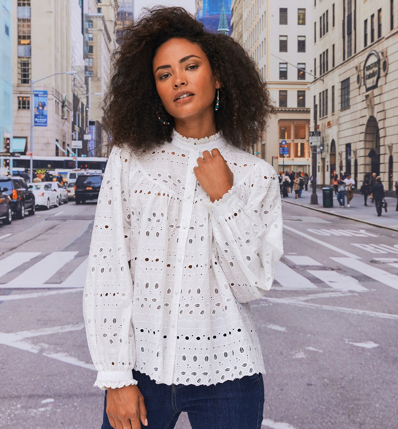 Bluse mit englischer Stickerei
