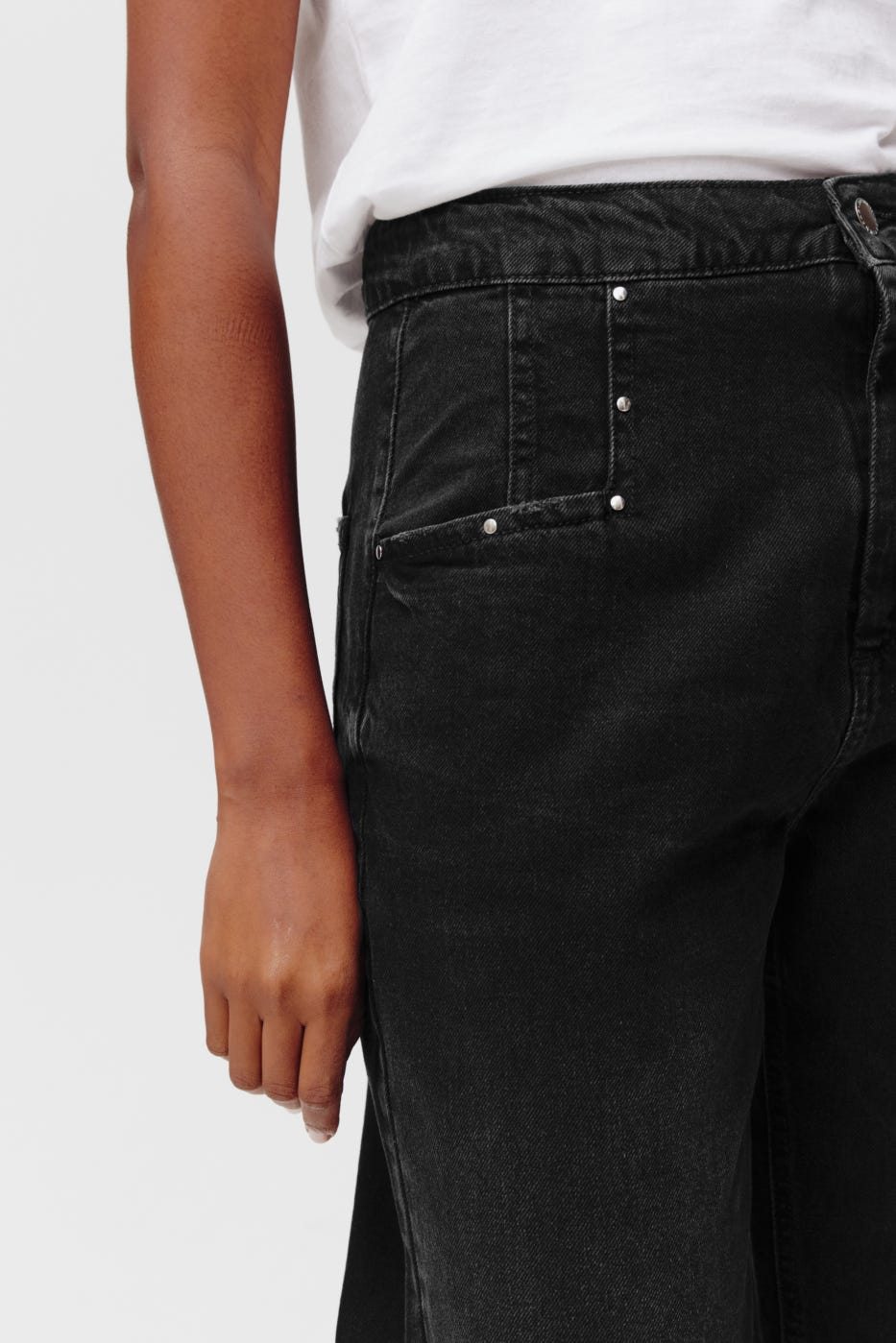 Boyfriend-Jeans mit Nieten