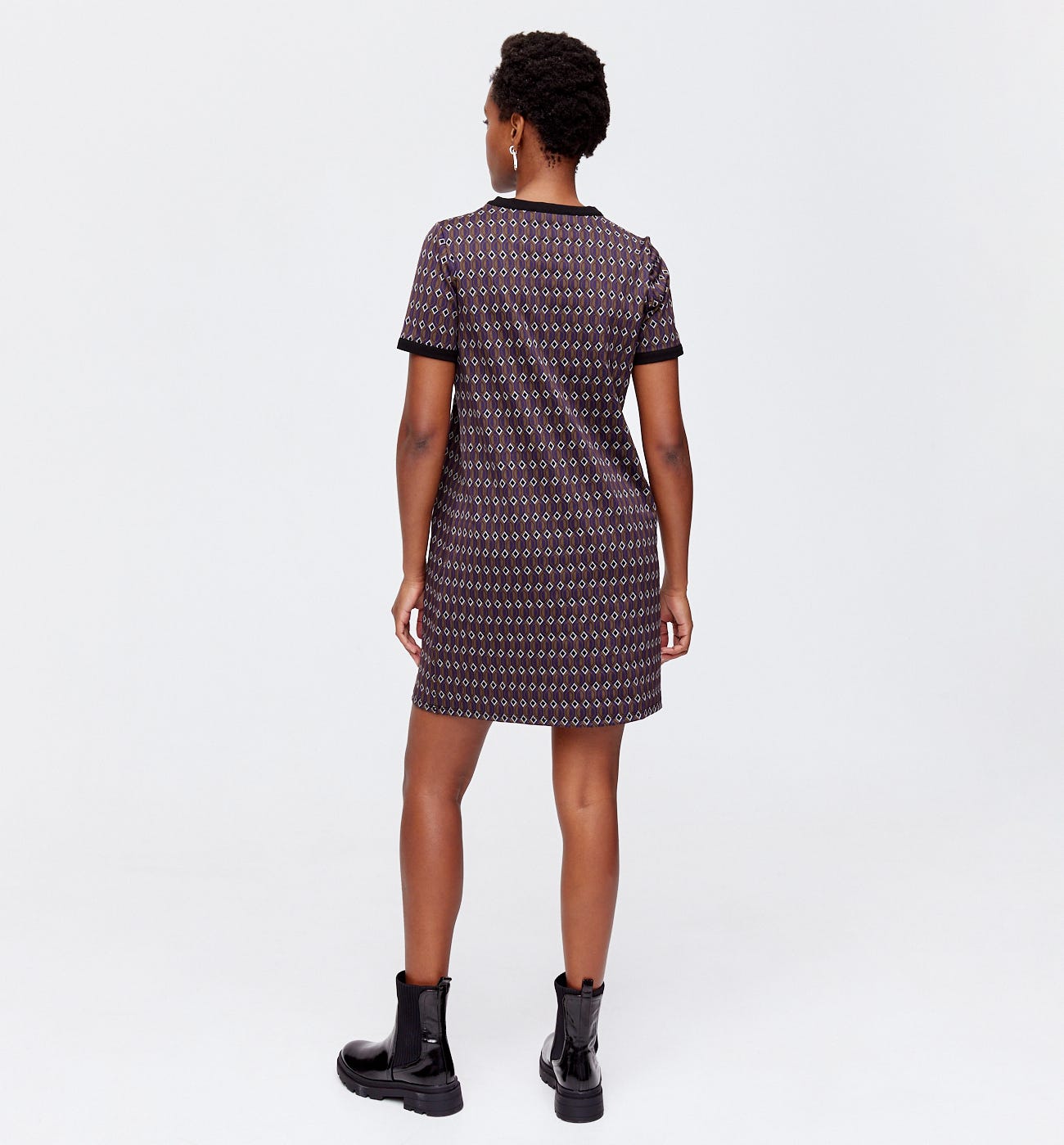 Kleid mit kurzem Arm