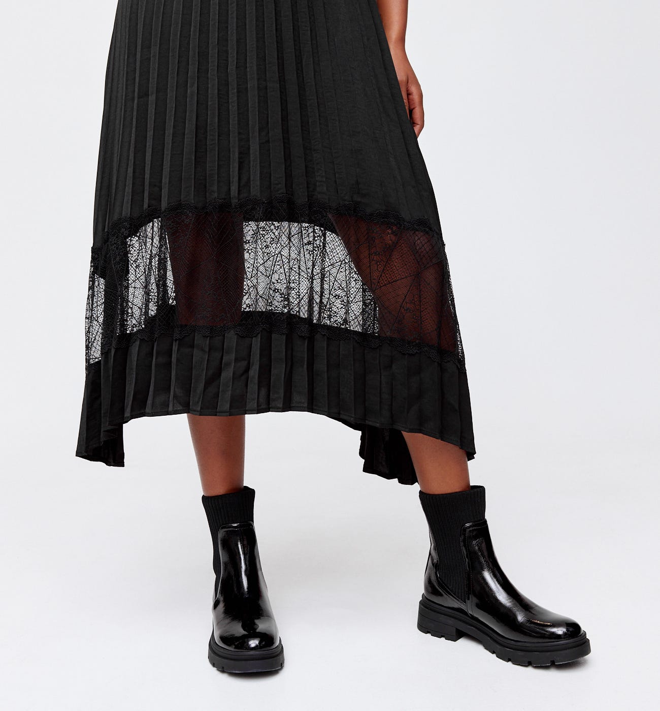 Lace-detail pleated dress