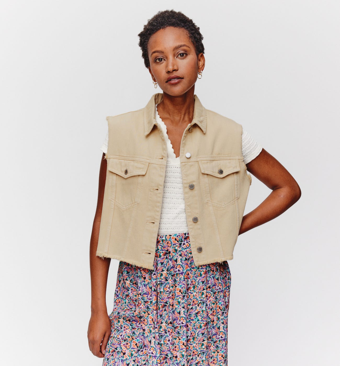 Sleeveless jacket