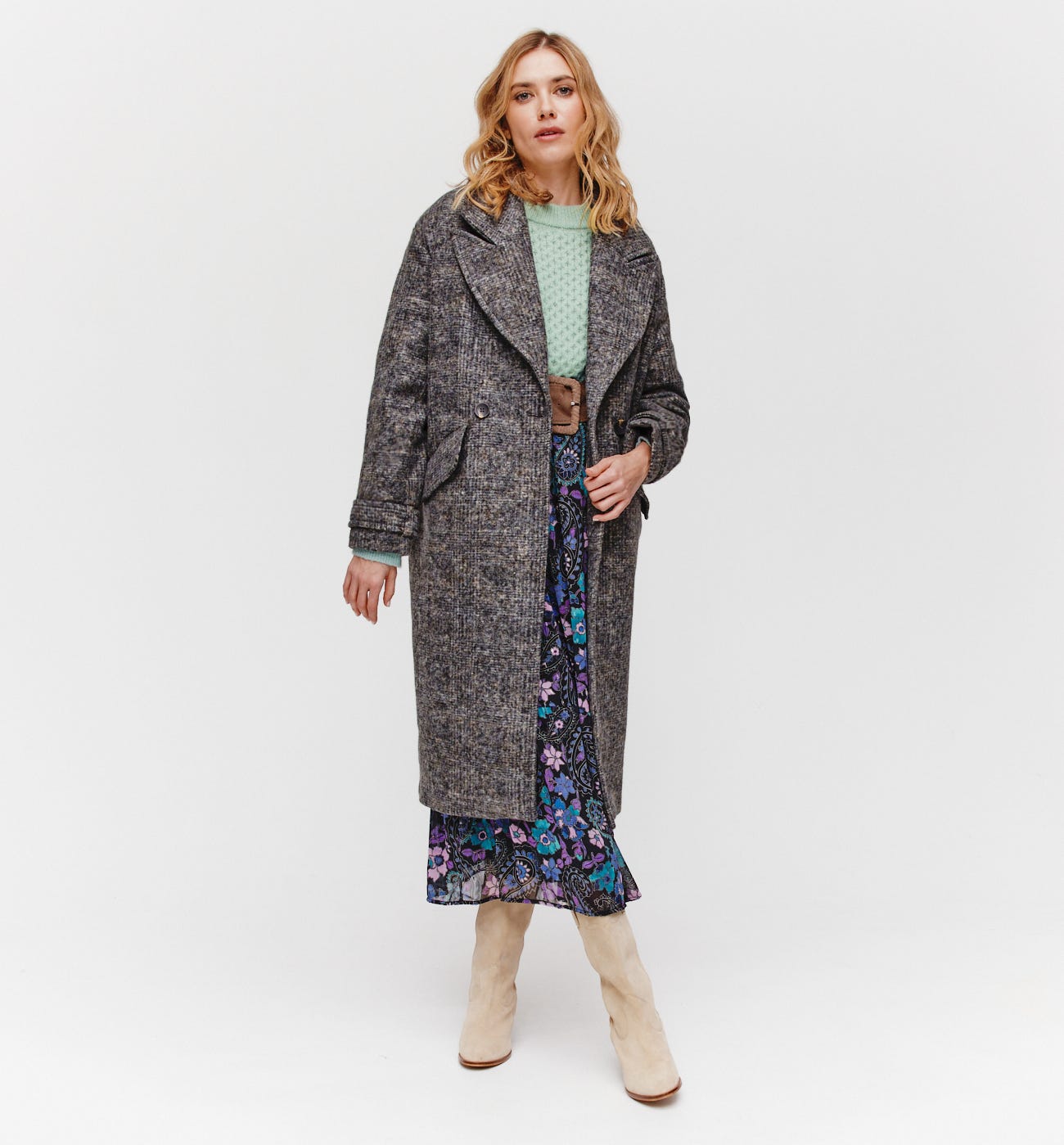 Sweter z fantazyjnymi włóknami
