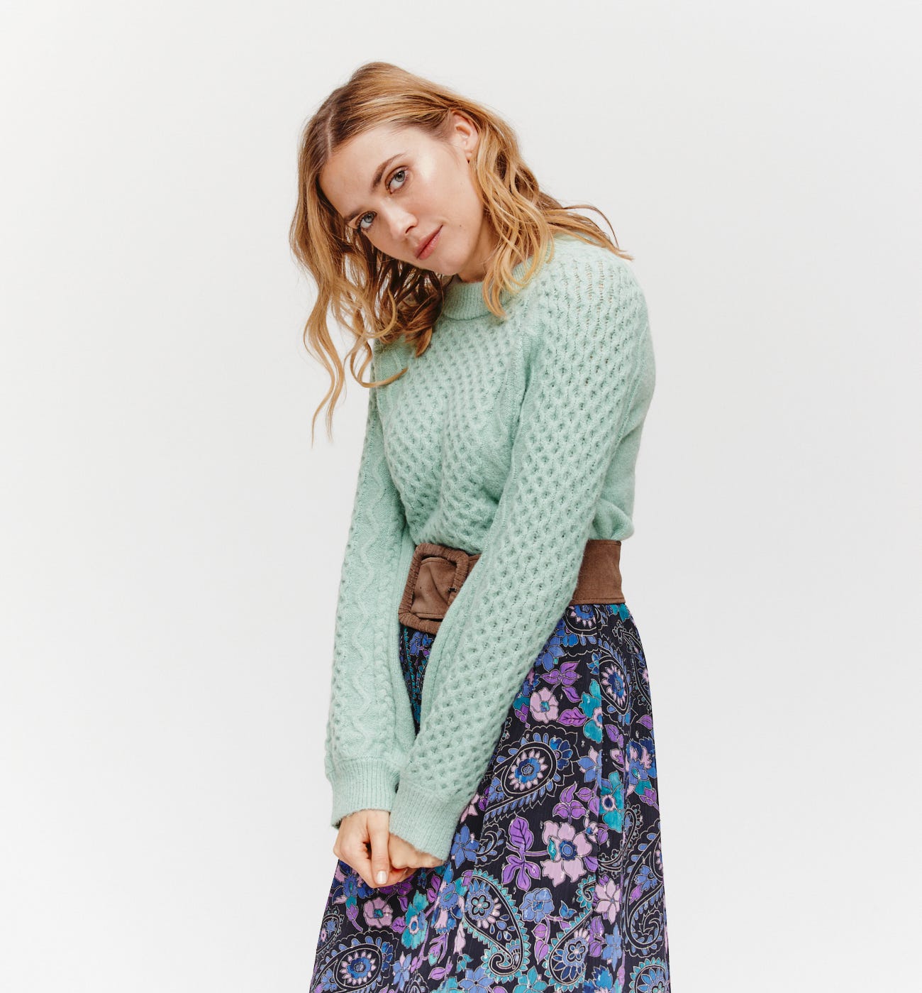 Sweter z fantazyjnymi włóknami