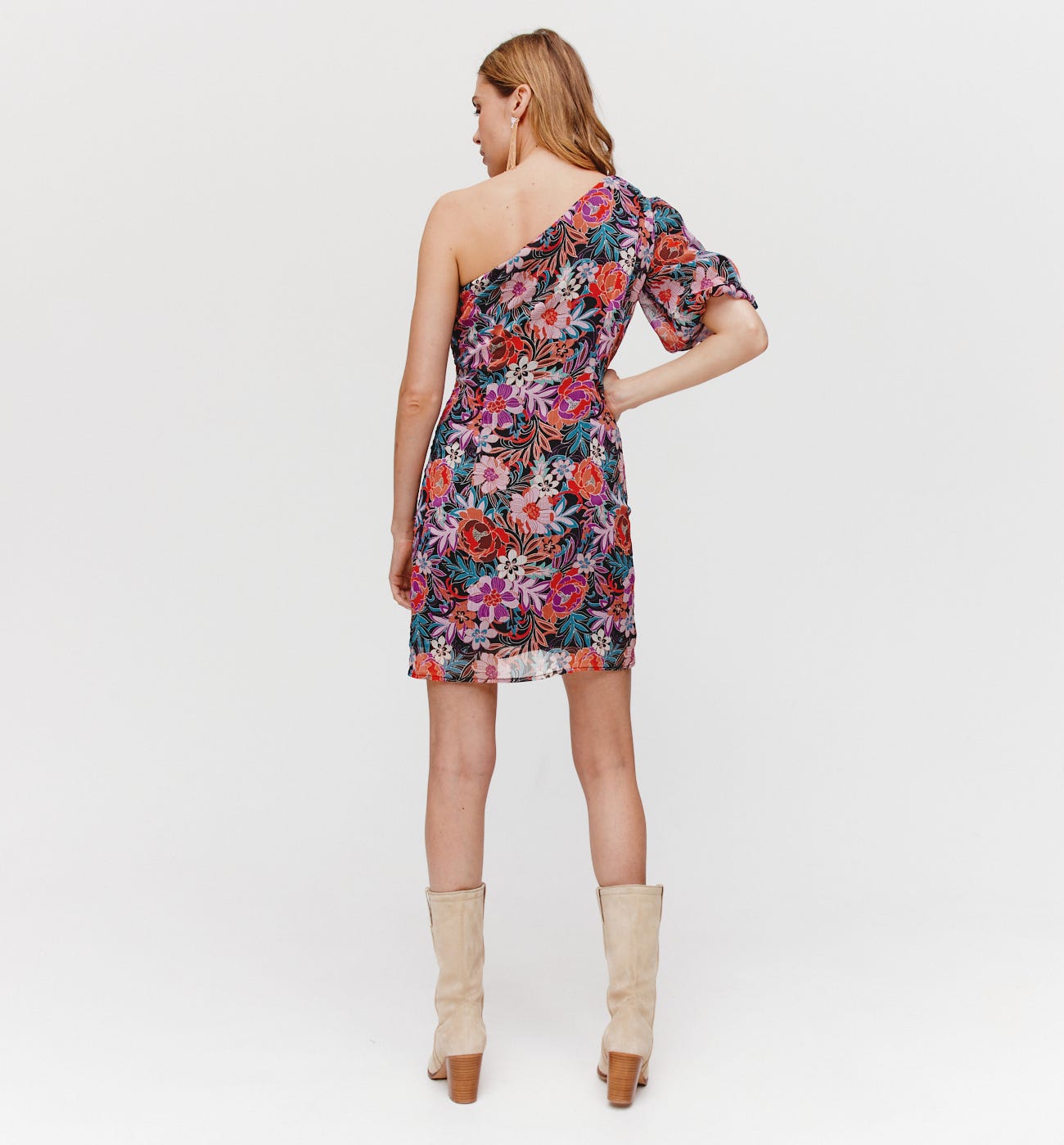 One-shoulder dress