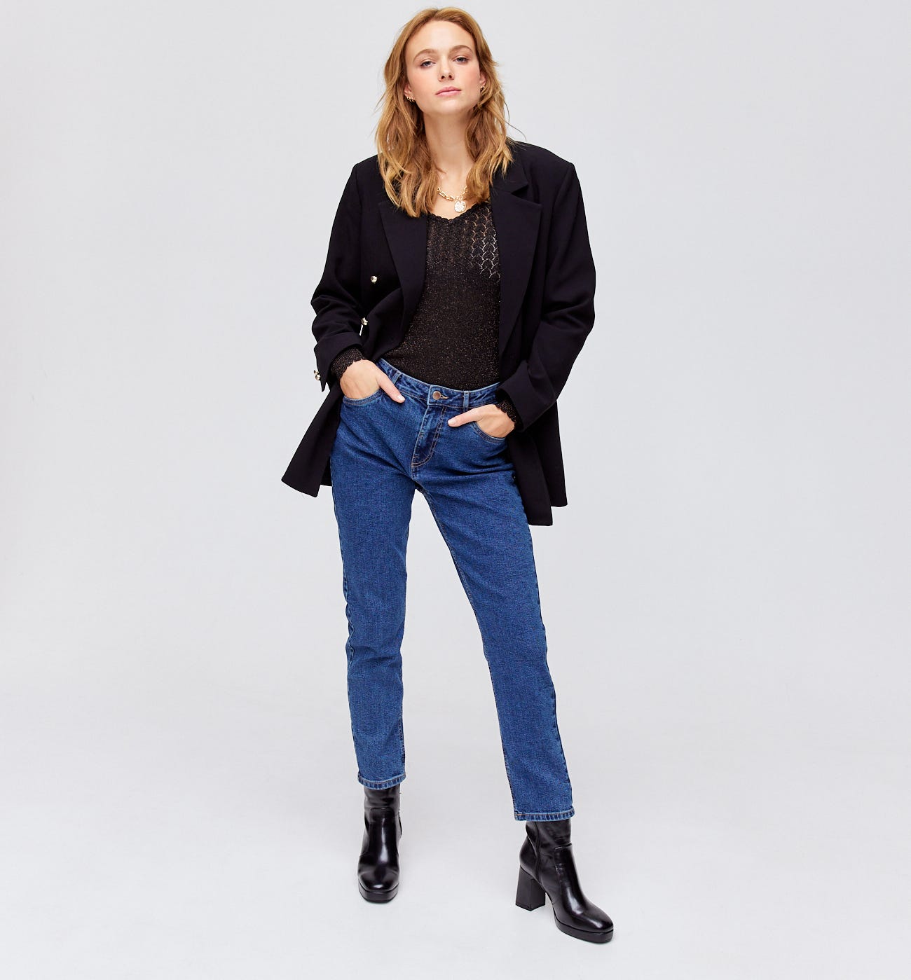 Dzianinowy sweter z koronka