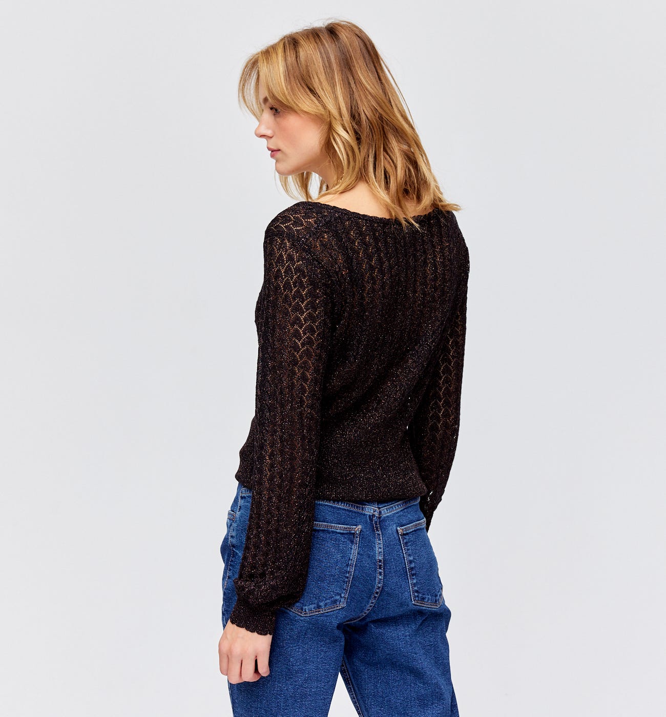 Dzianinowy sweter z koronka