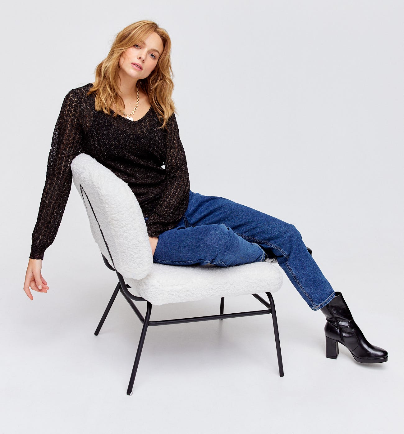 Dzianinowy sweter z koronka