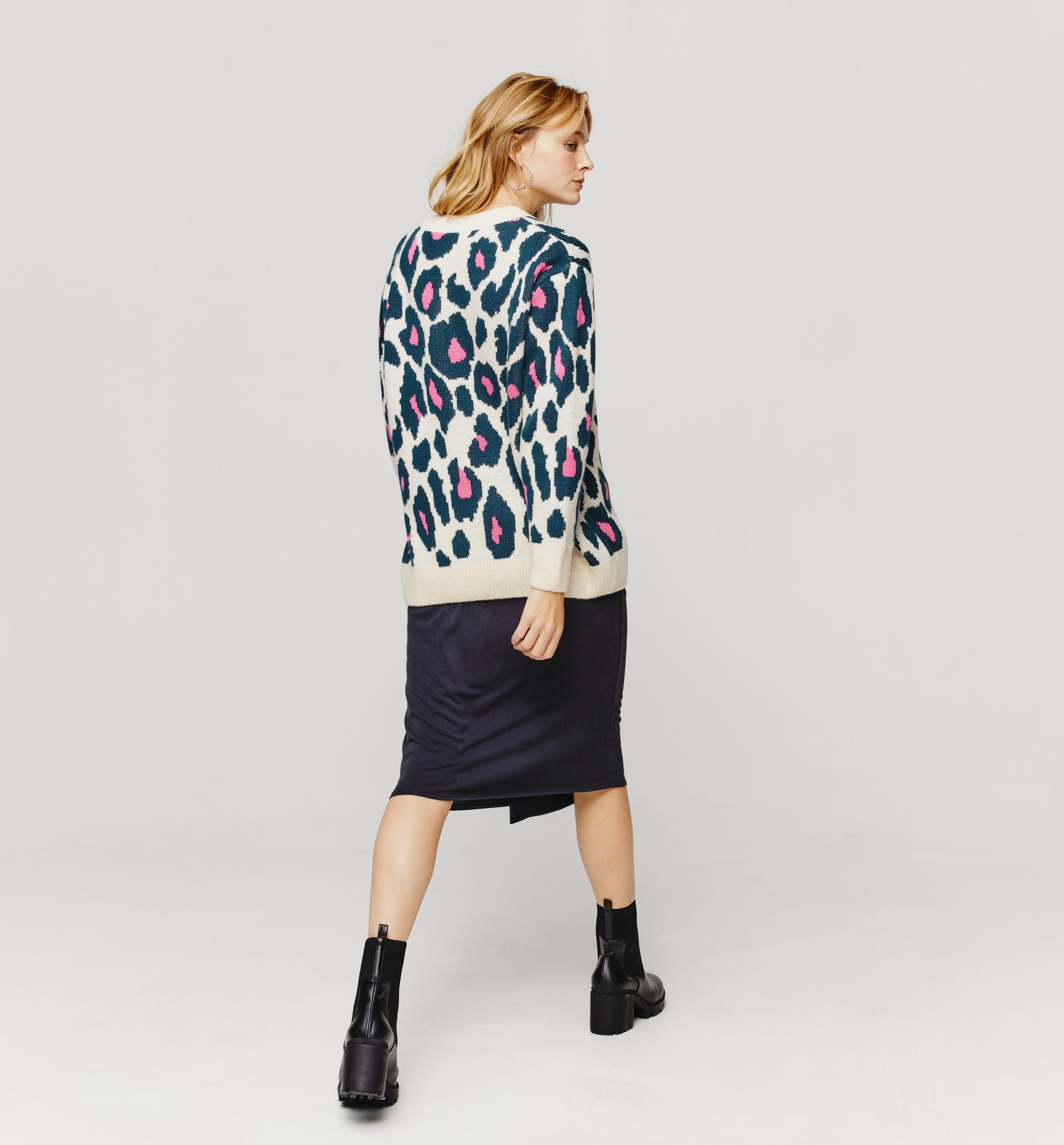 Sweter w panterkę