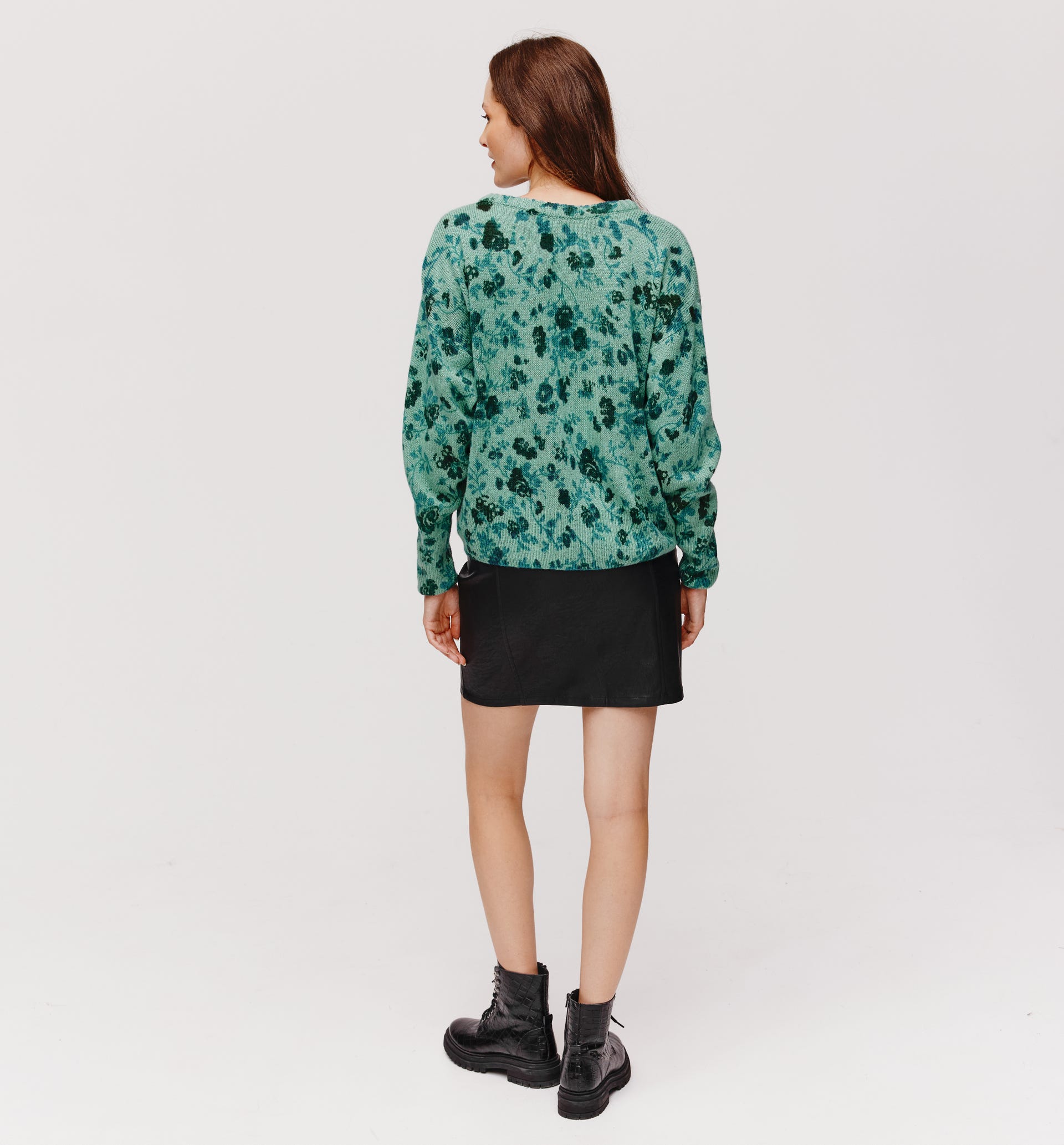 Sweter w kwiatki