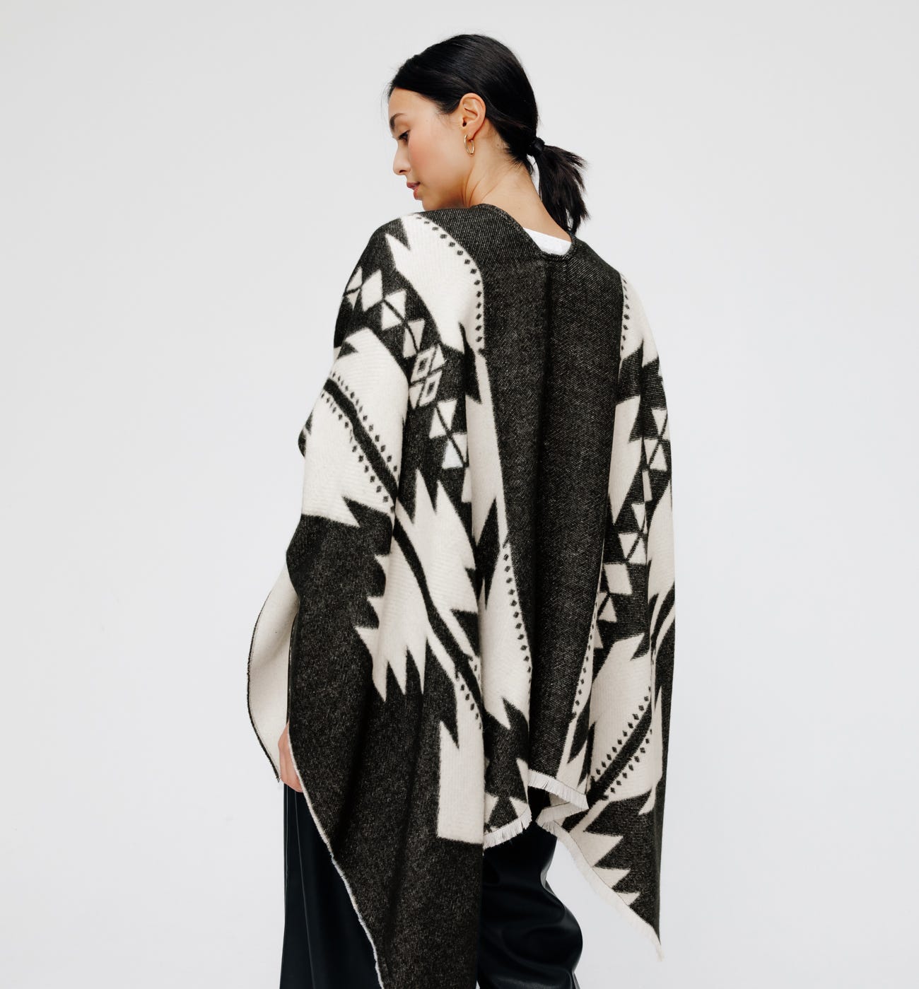 Poncho motivos amerindios