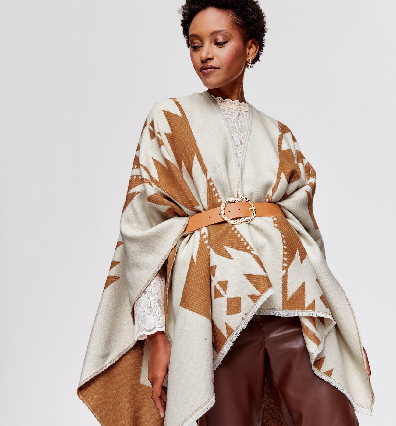 Poncho à motifs amérindiens