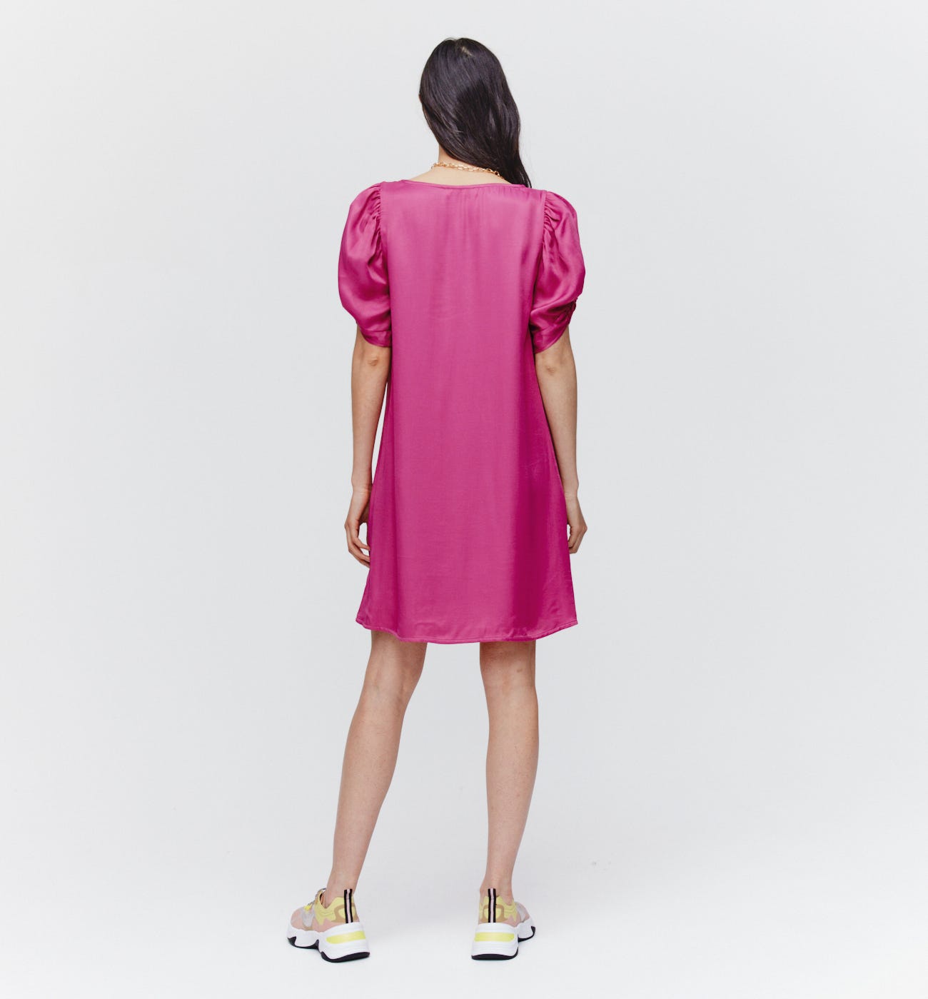 Robe satinée à manches ballon