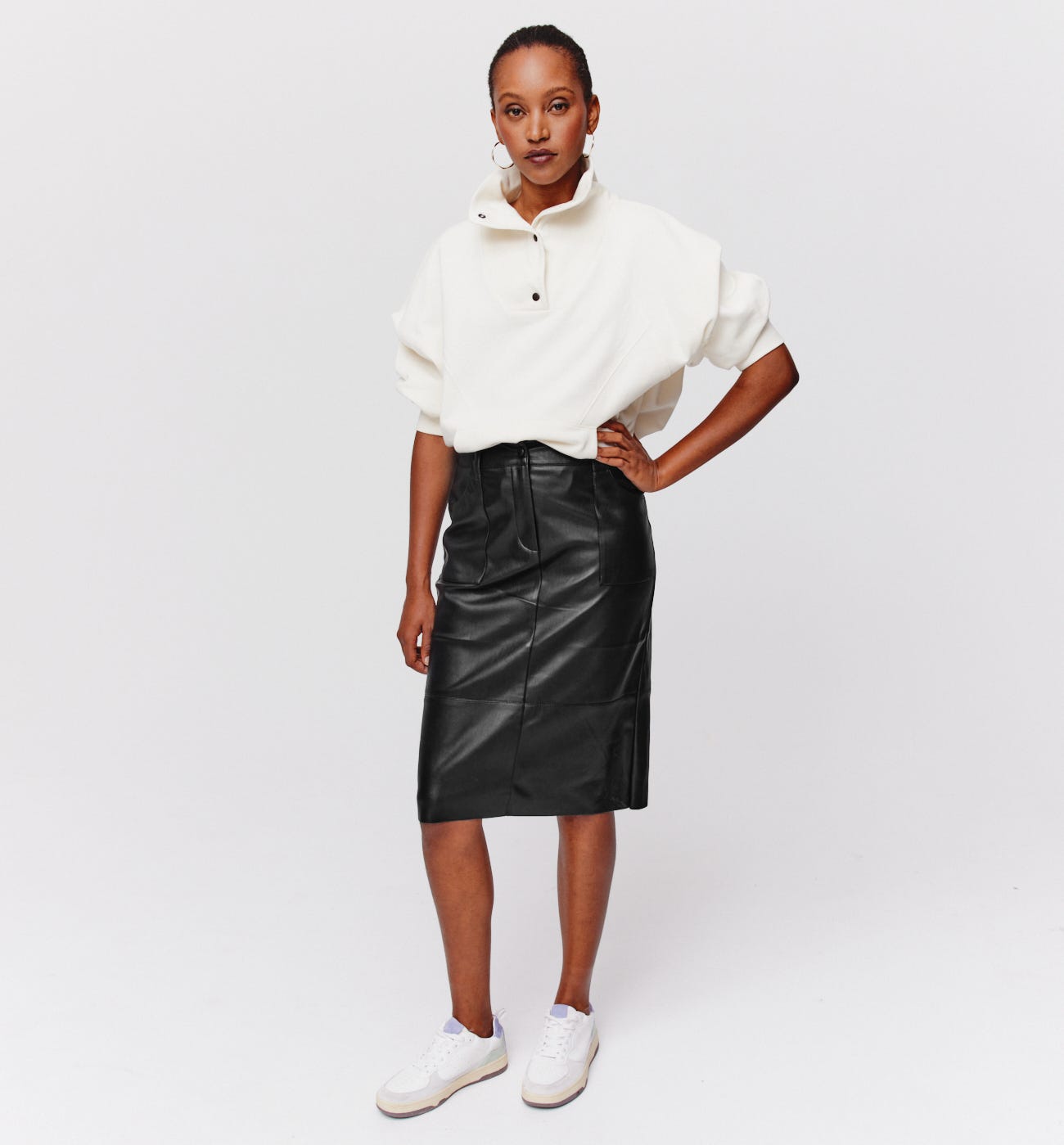 Falda midi efecto piel