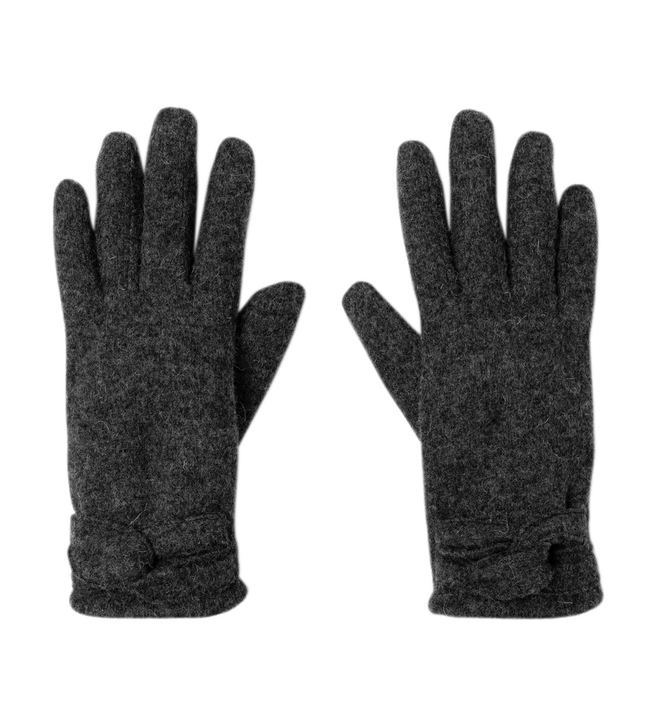Knitted gloves
