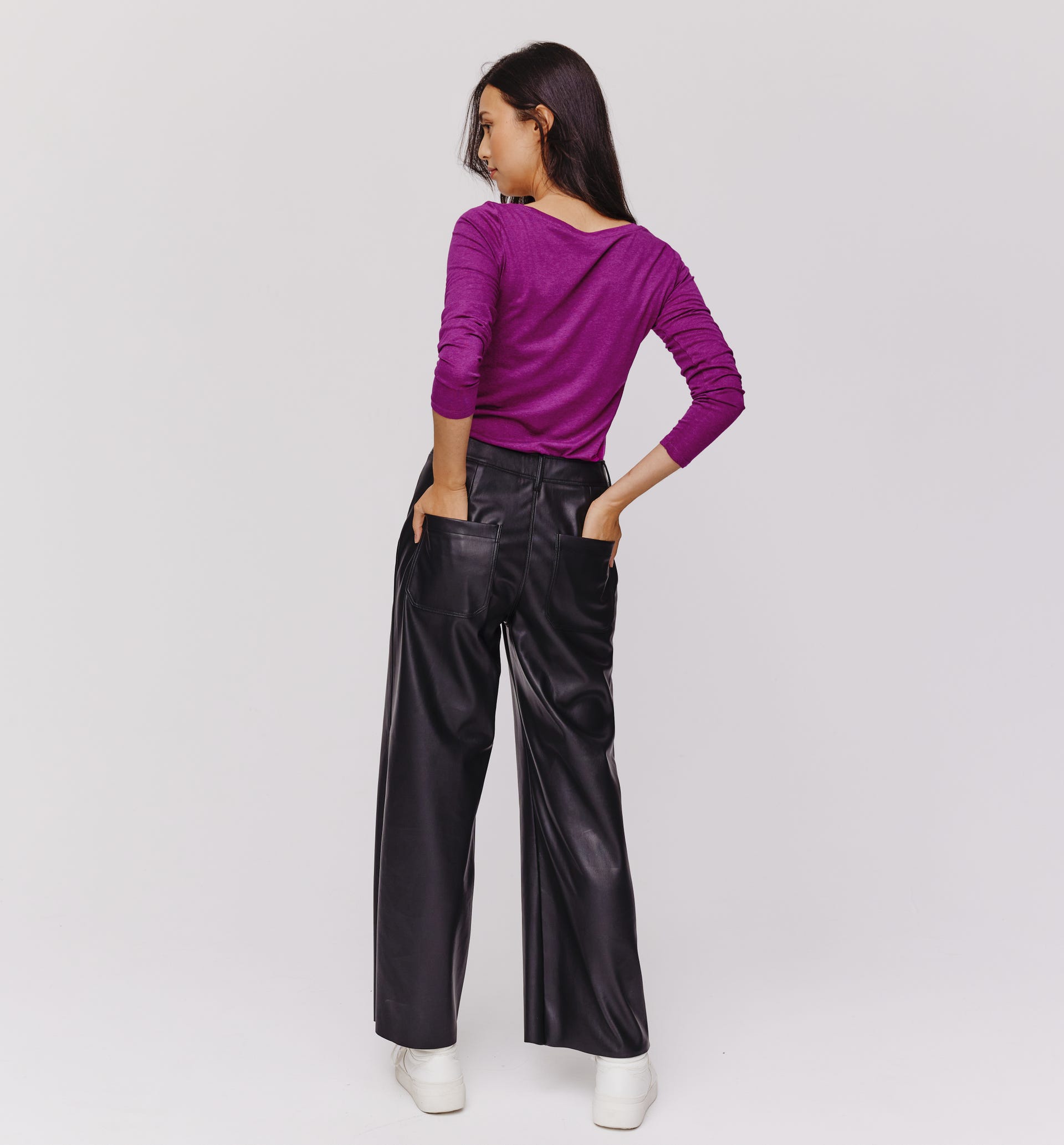 Round neckline