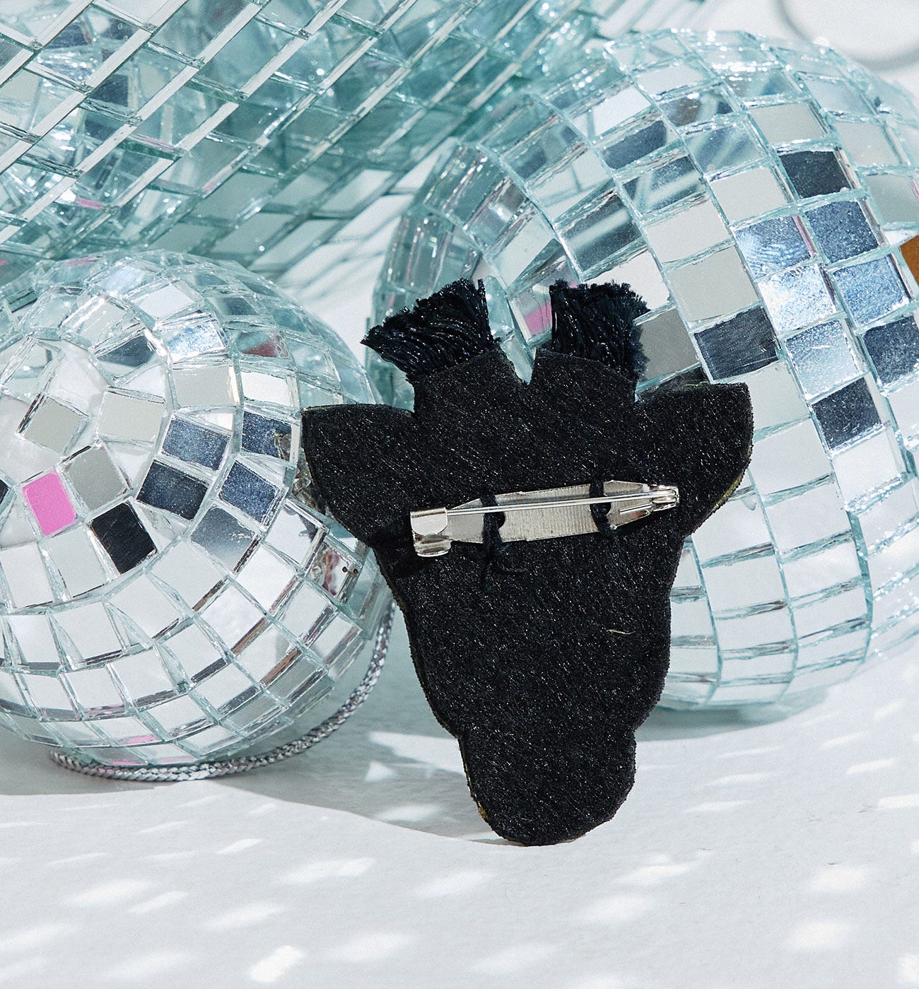 Broche perlée girafe