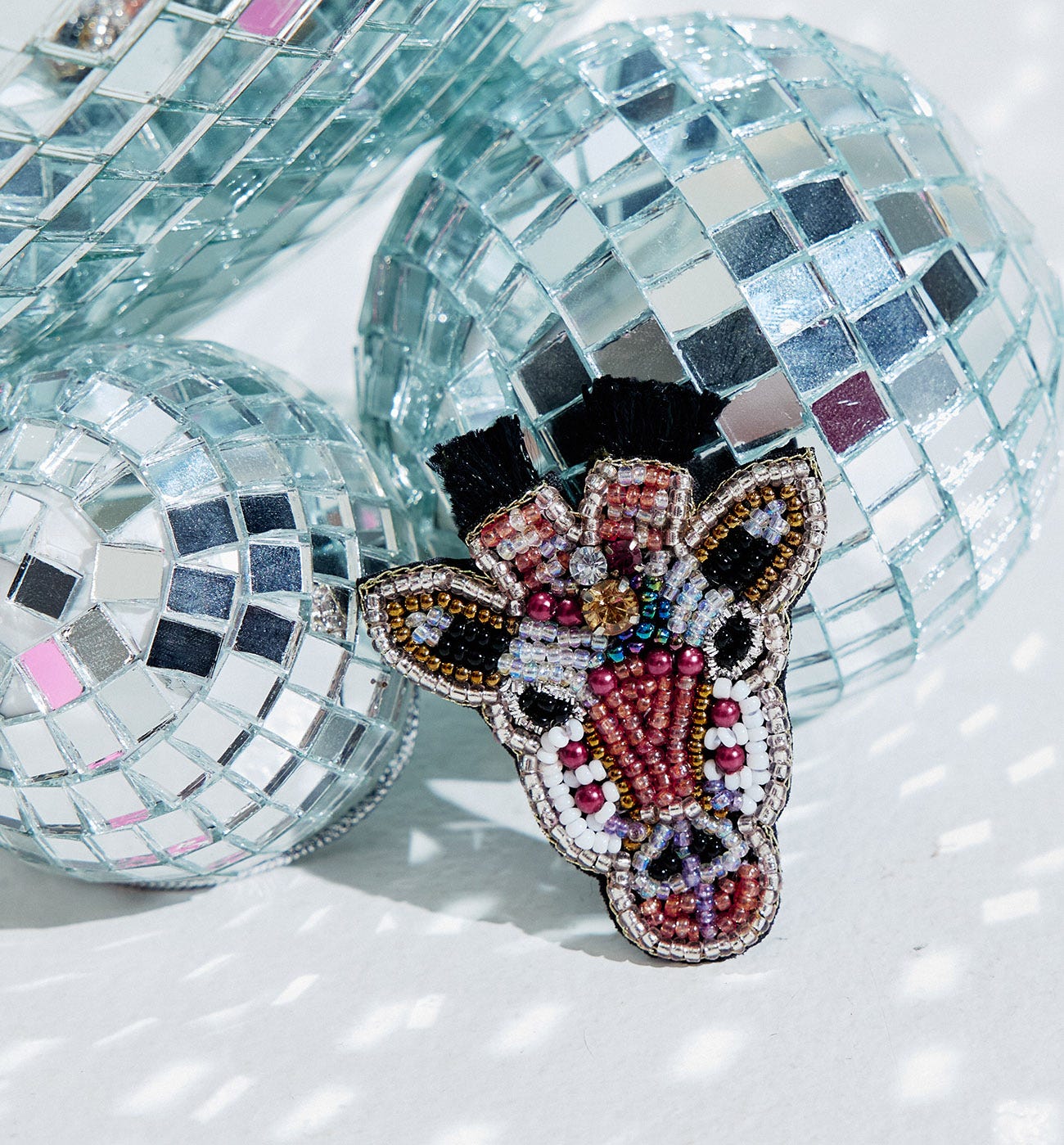 Broche perlée girafe