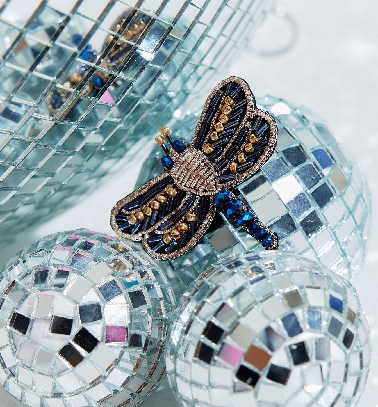 Broche perlée libellule Femme