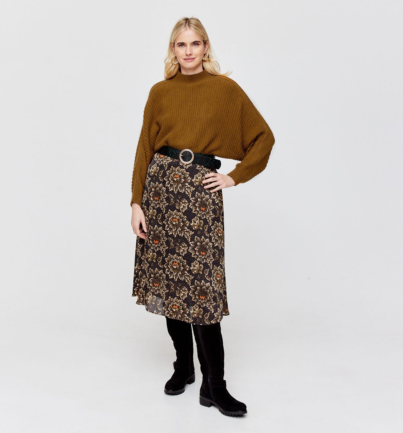 Batwing-sleeved jumper