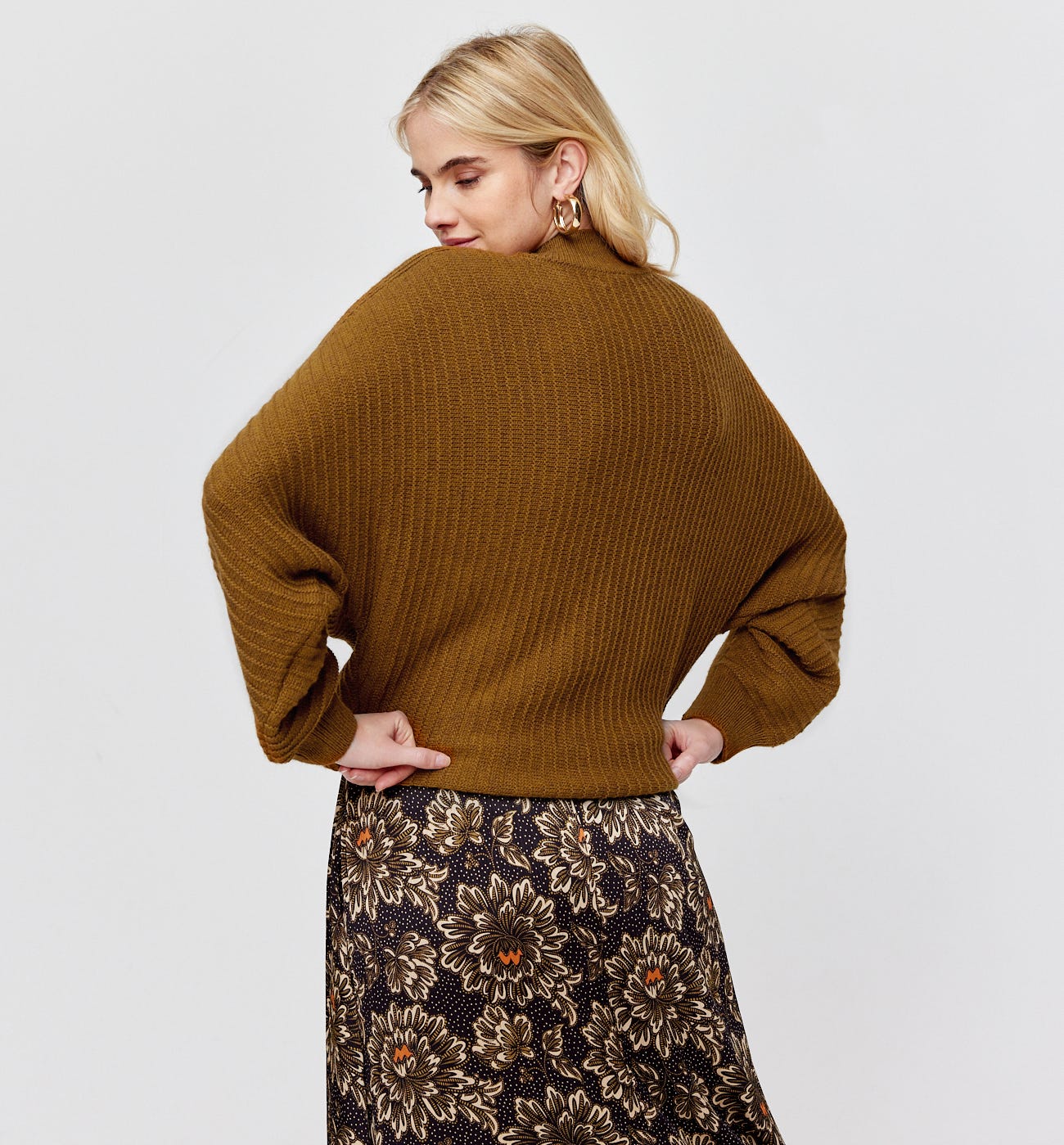 Batwing-sleeved jumper