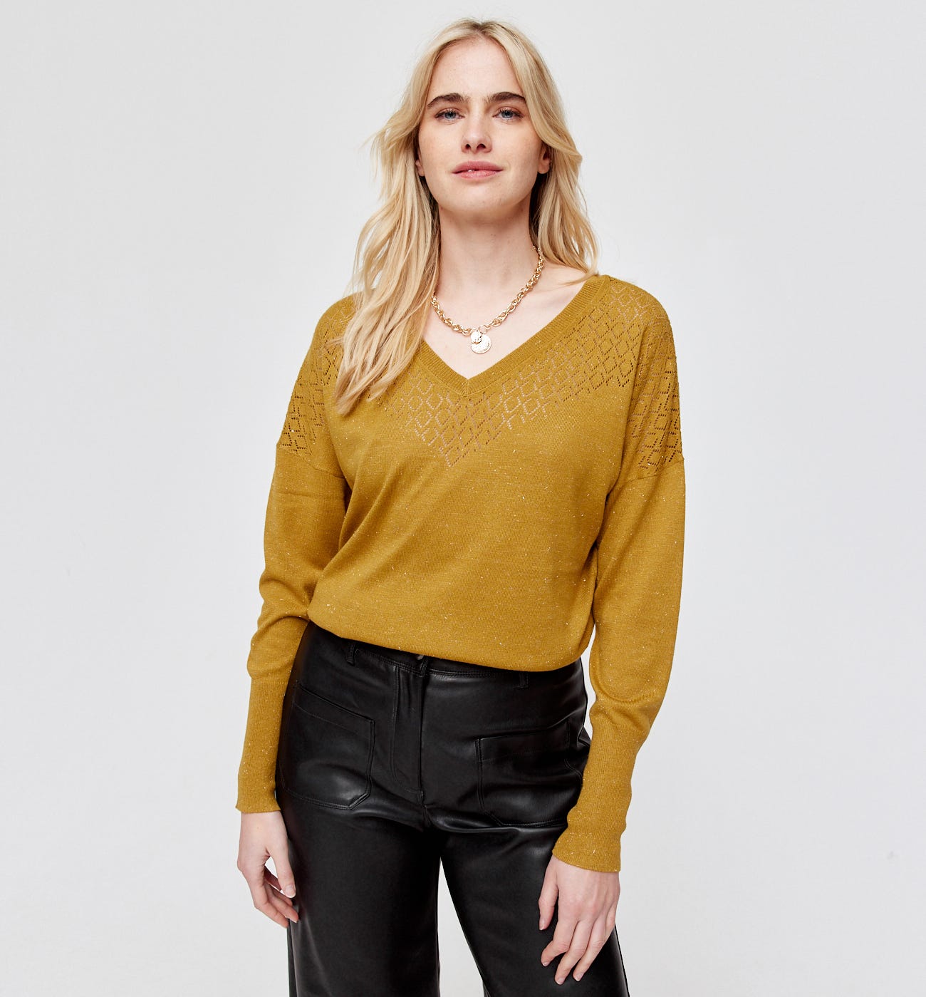 Glänzender Feinstrickpullover
