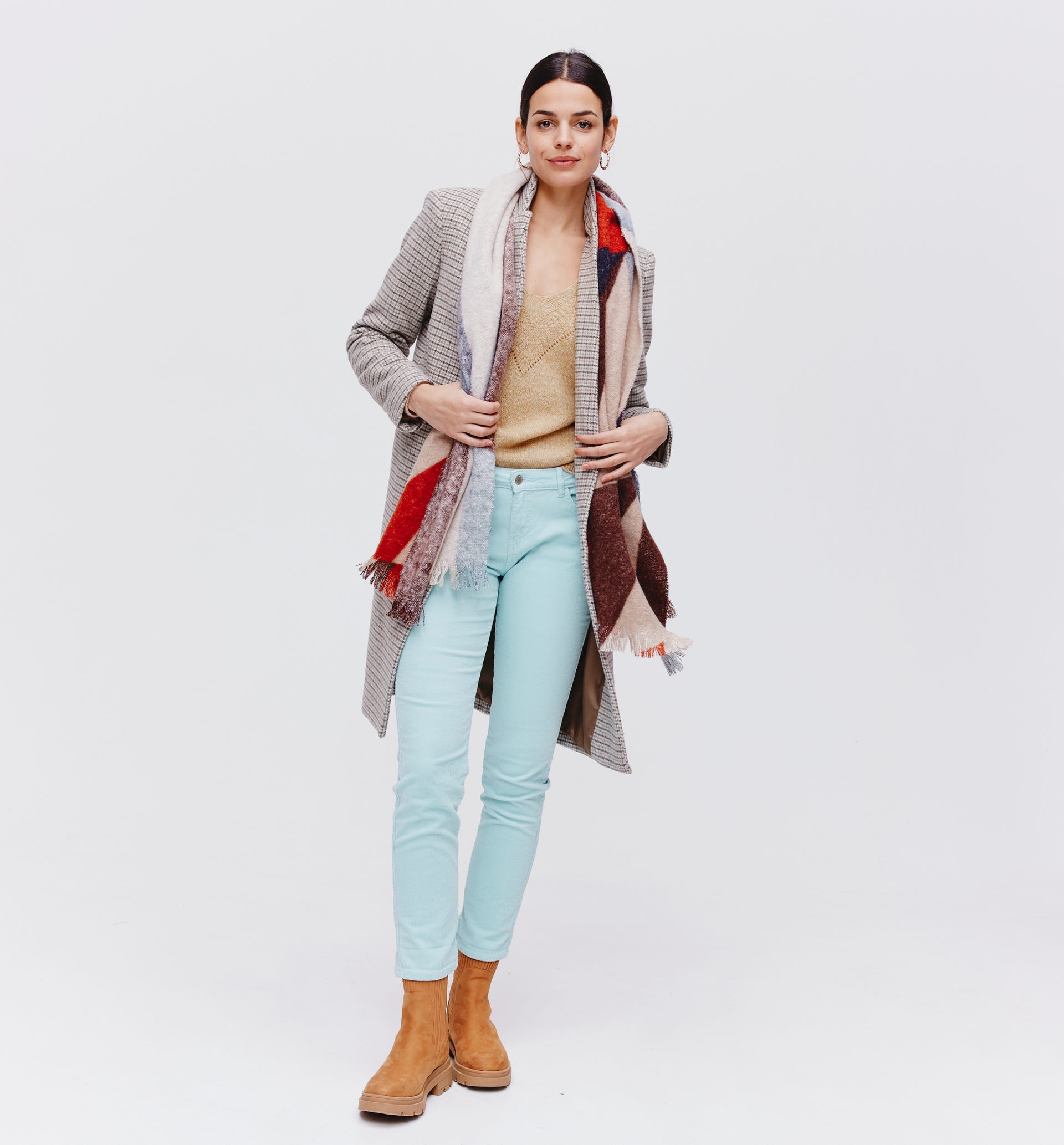 V-neckline jumper