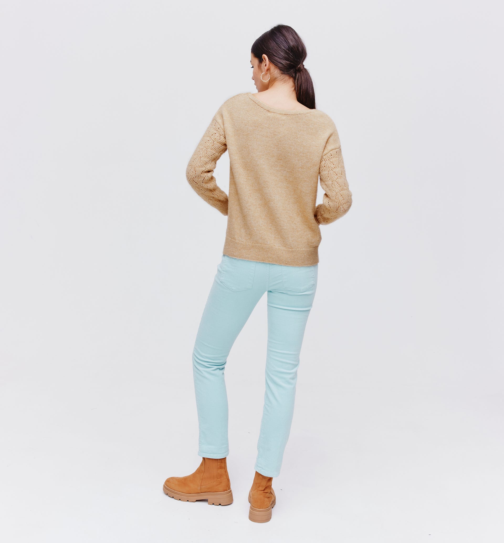 V-neckline jumper