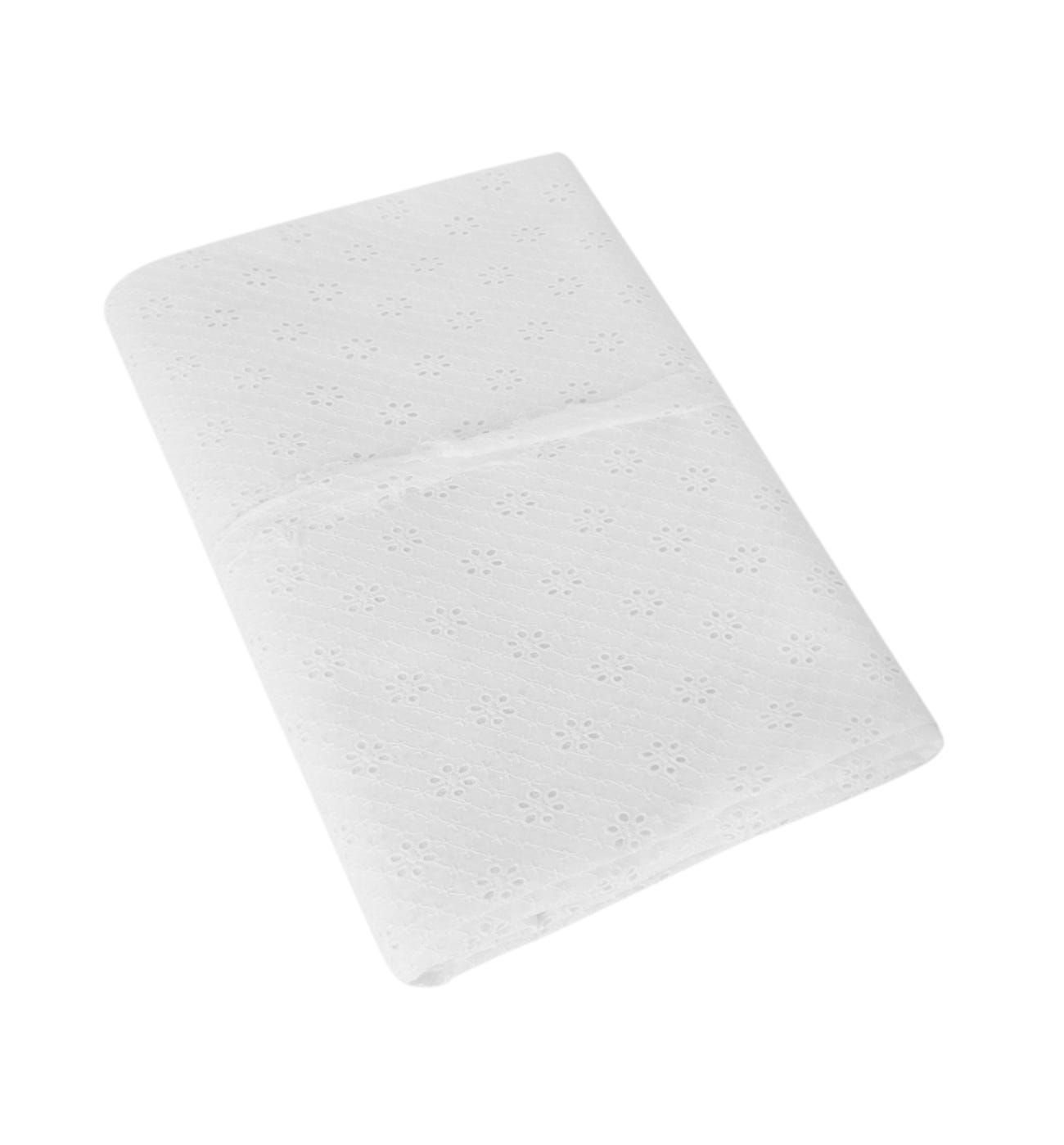 Coupon en broderie anglaise