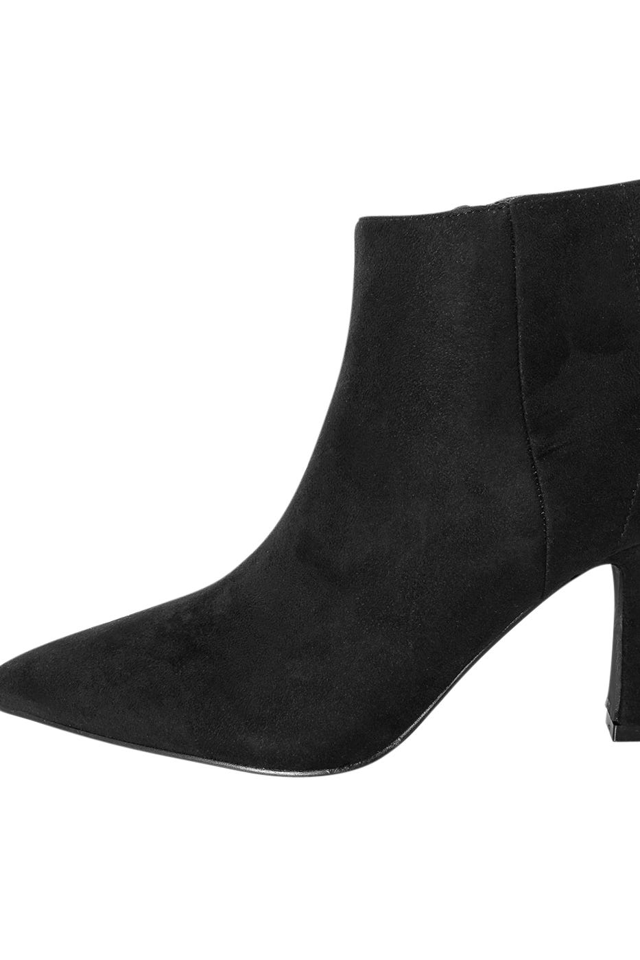 Heeled boots
