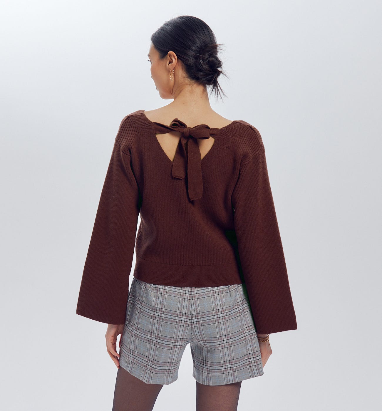 Pull col V nœud au dos