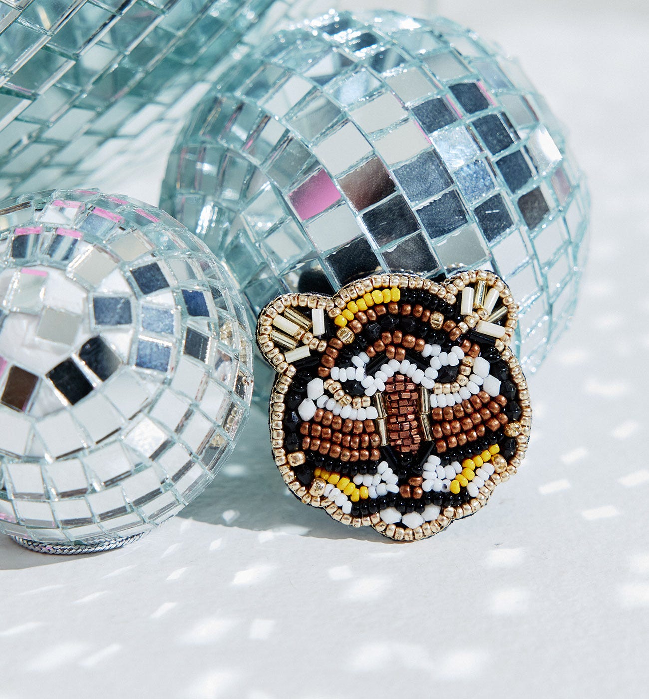 Broche perlée tigre Femme