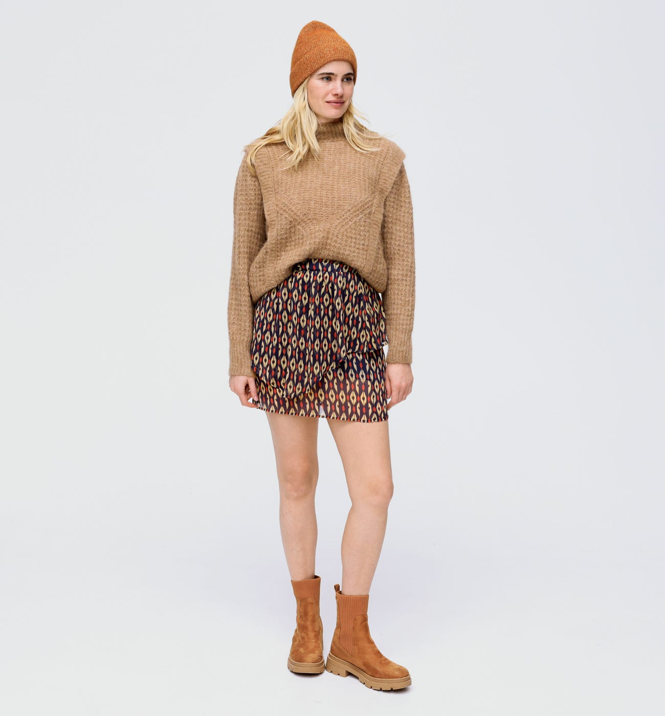 Patterned mini skirt