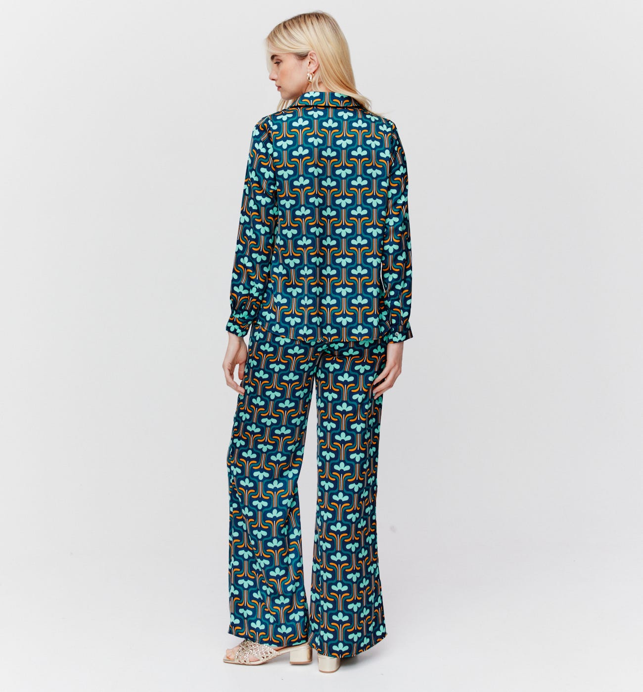 Pantaloni larghi effetto seta