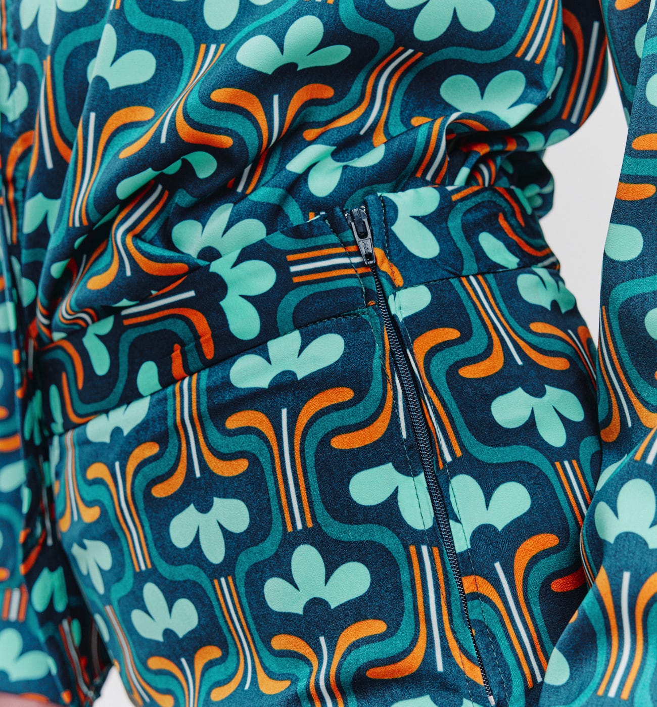 Pantaloni larghi effetto seta