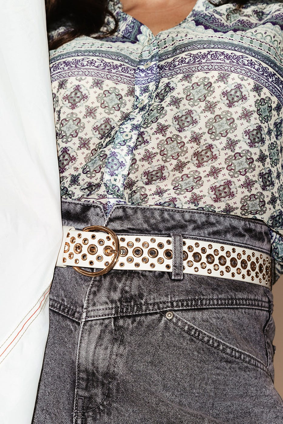 Gürtel mit Metallösen