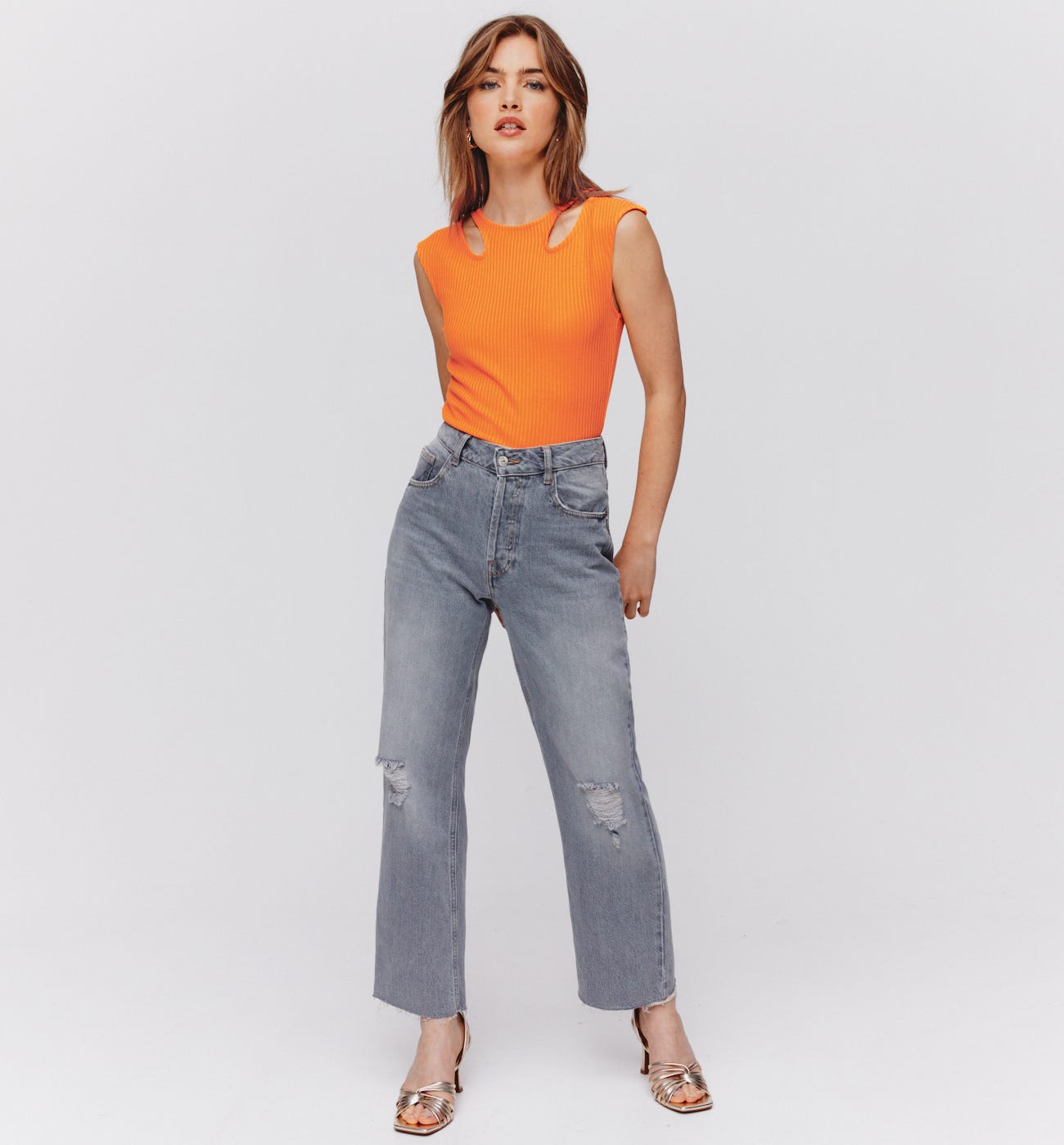 T-shirt cut out a coste