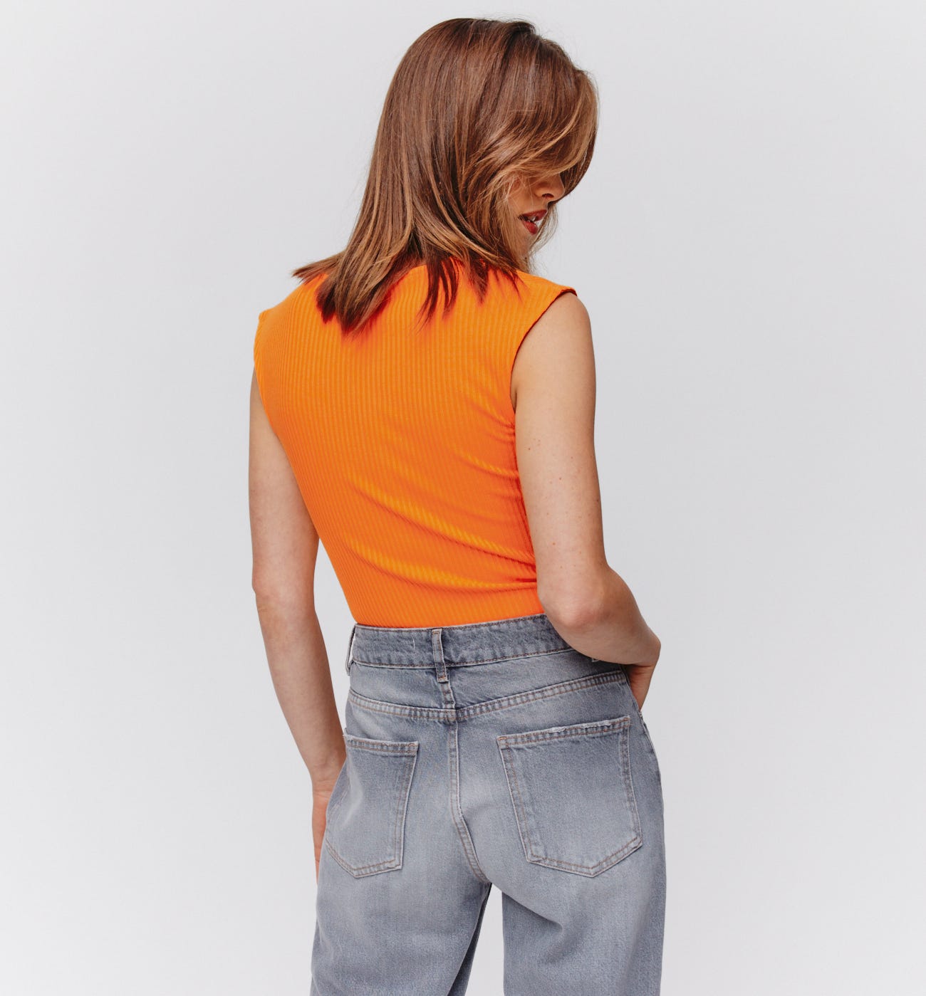 T-shirt cut out a coste