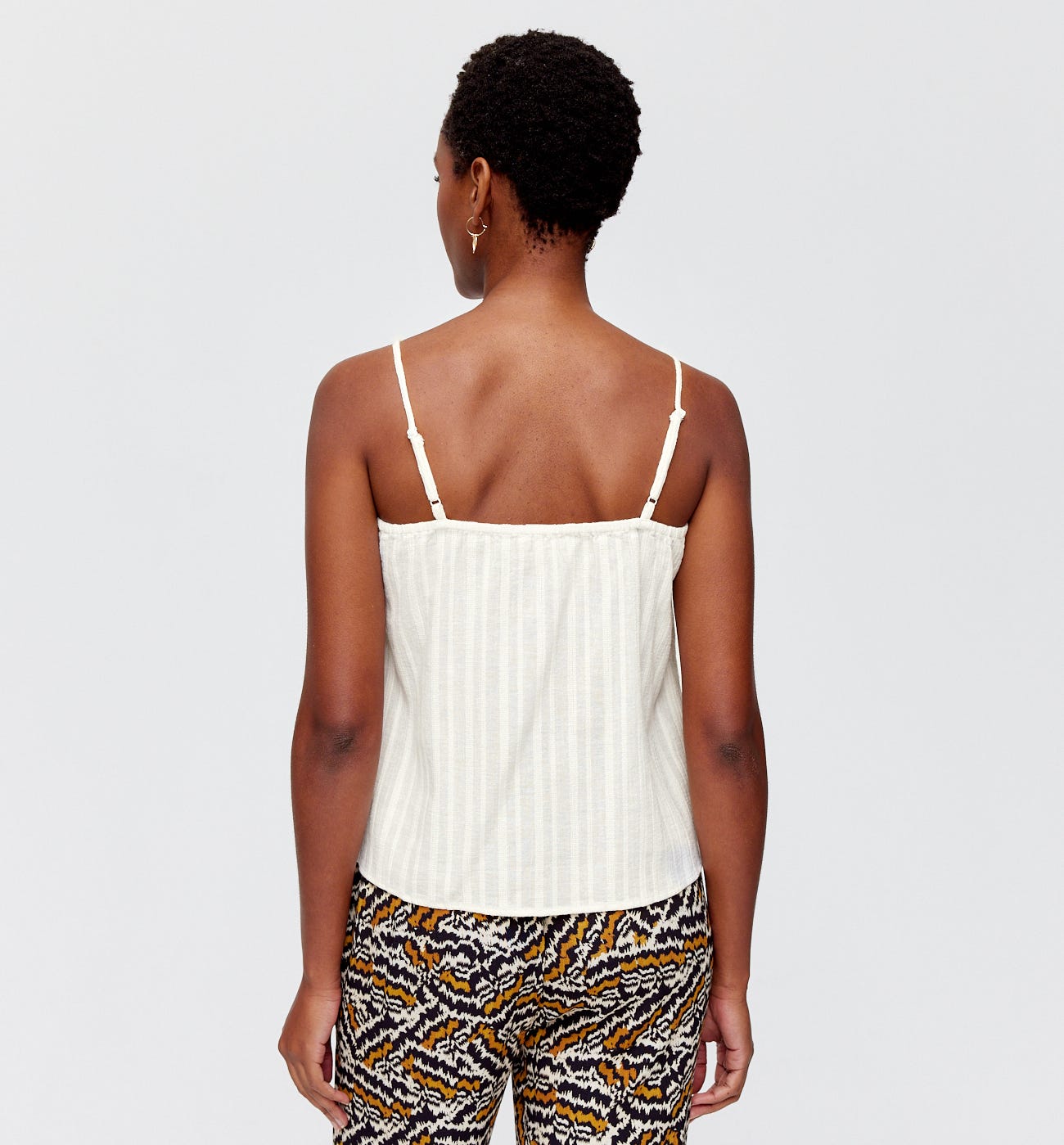 Top brodé détail dentelle