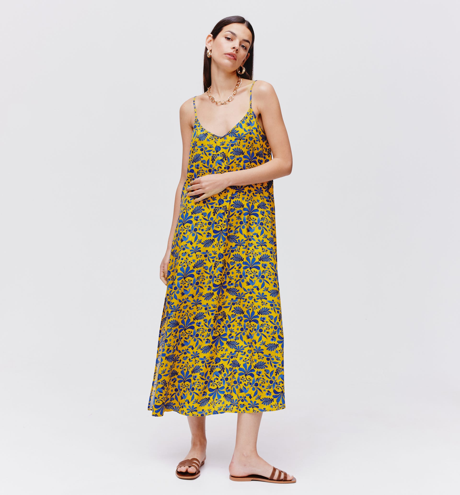 Vestito con spalline sottili