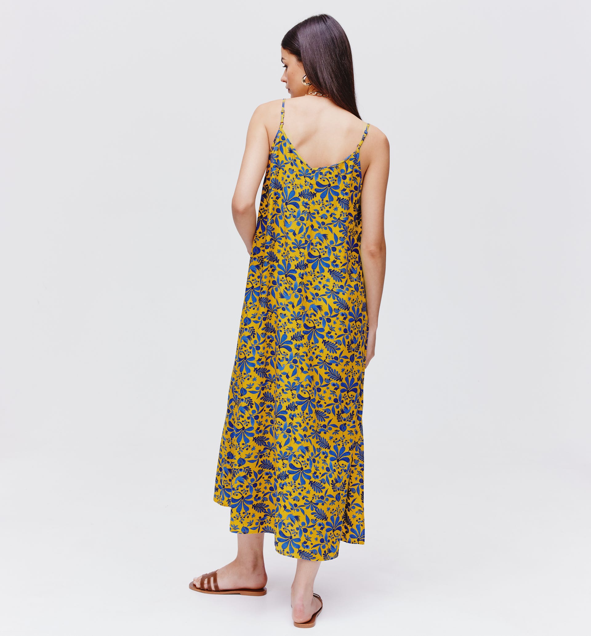 Vestito con spalline sottili