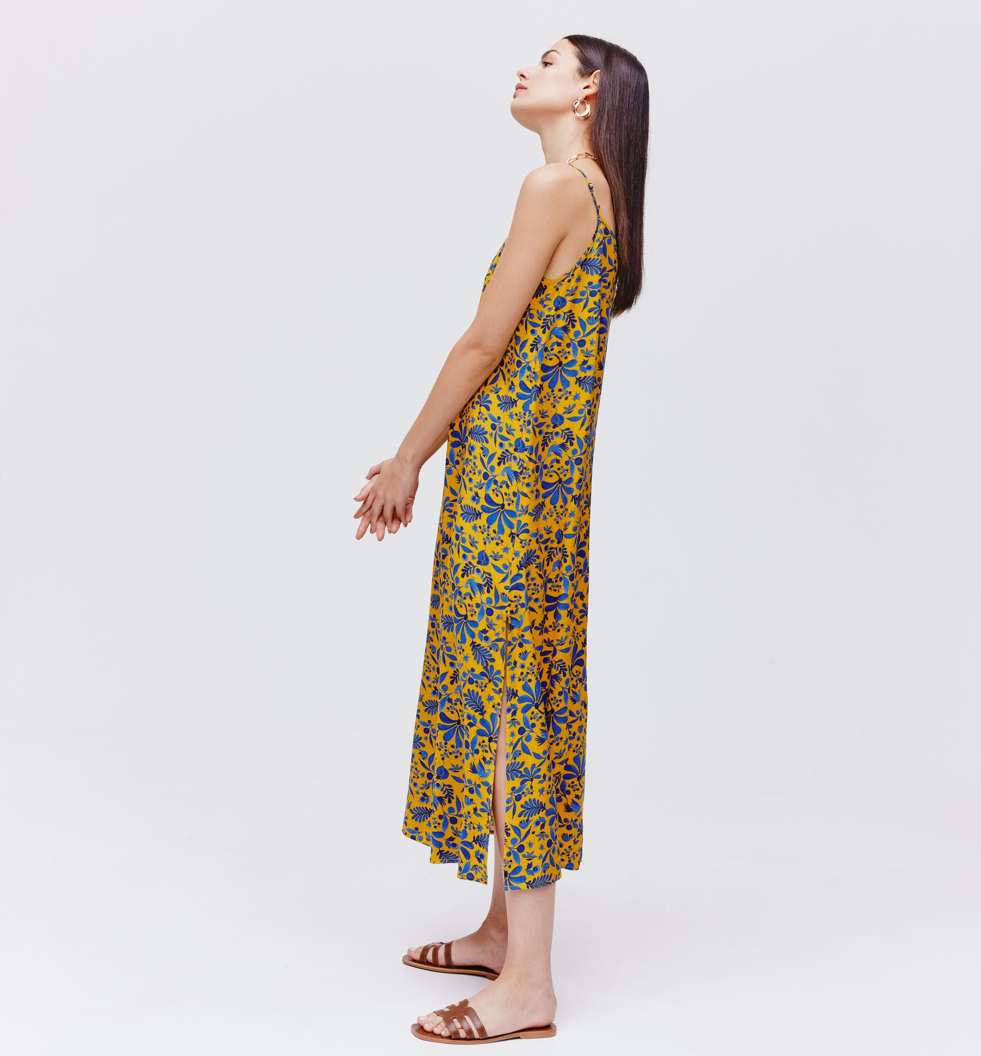 Vestito con spalline sottili
