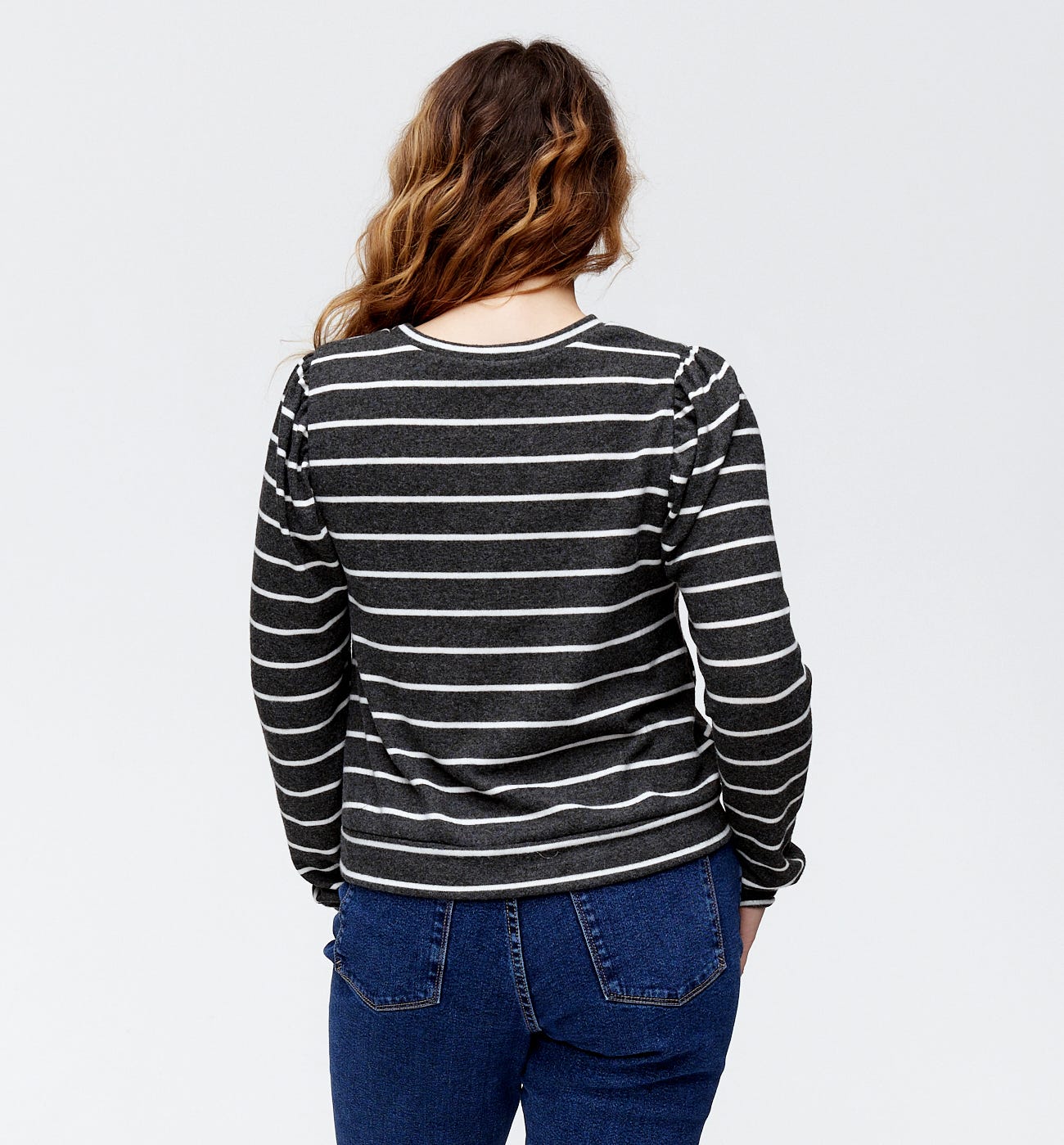 Long-sleeved top