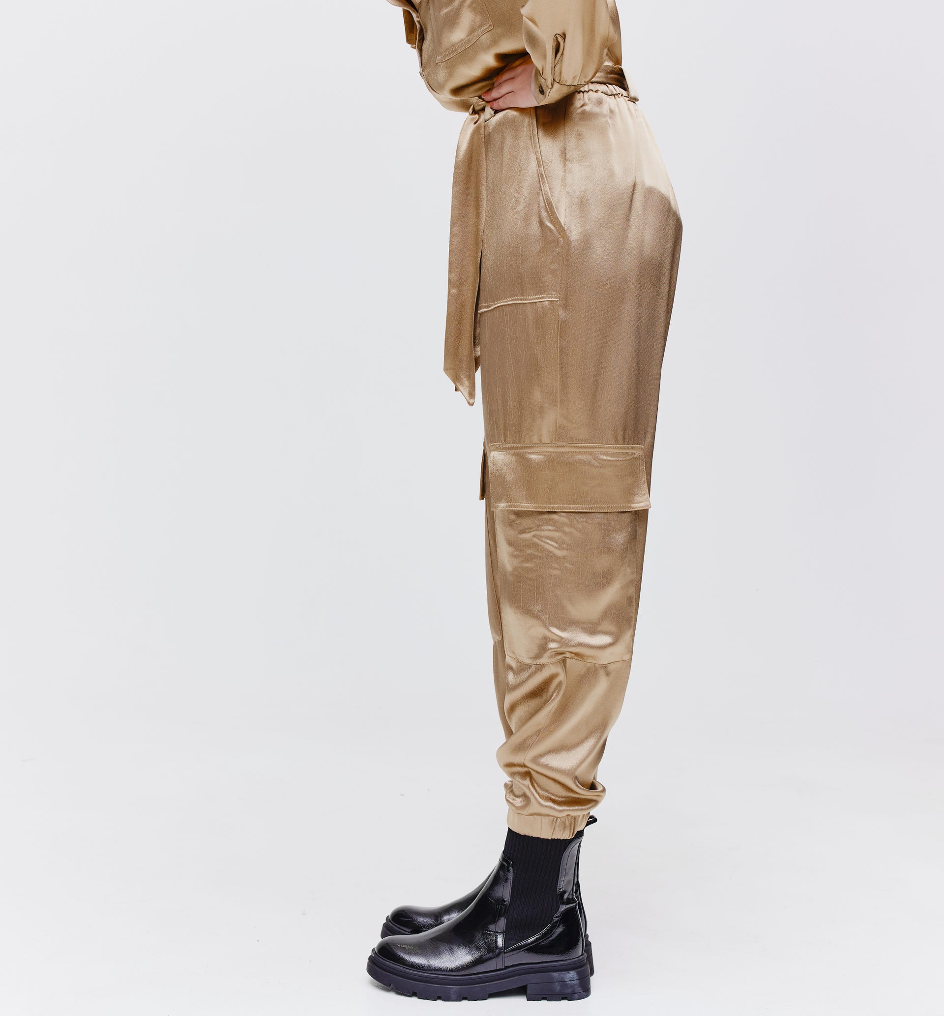 Seidige Cargohose