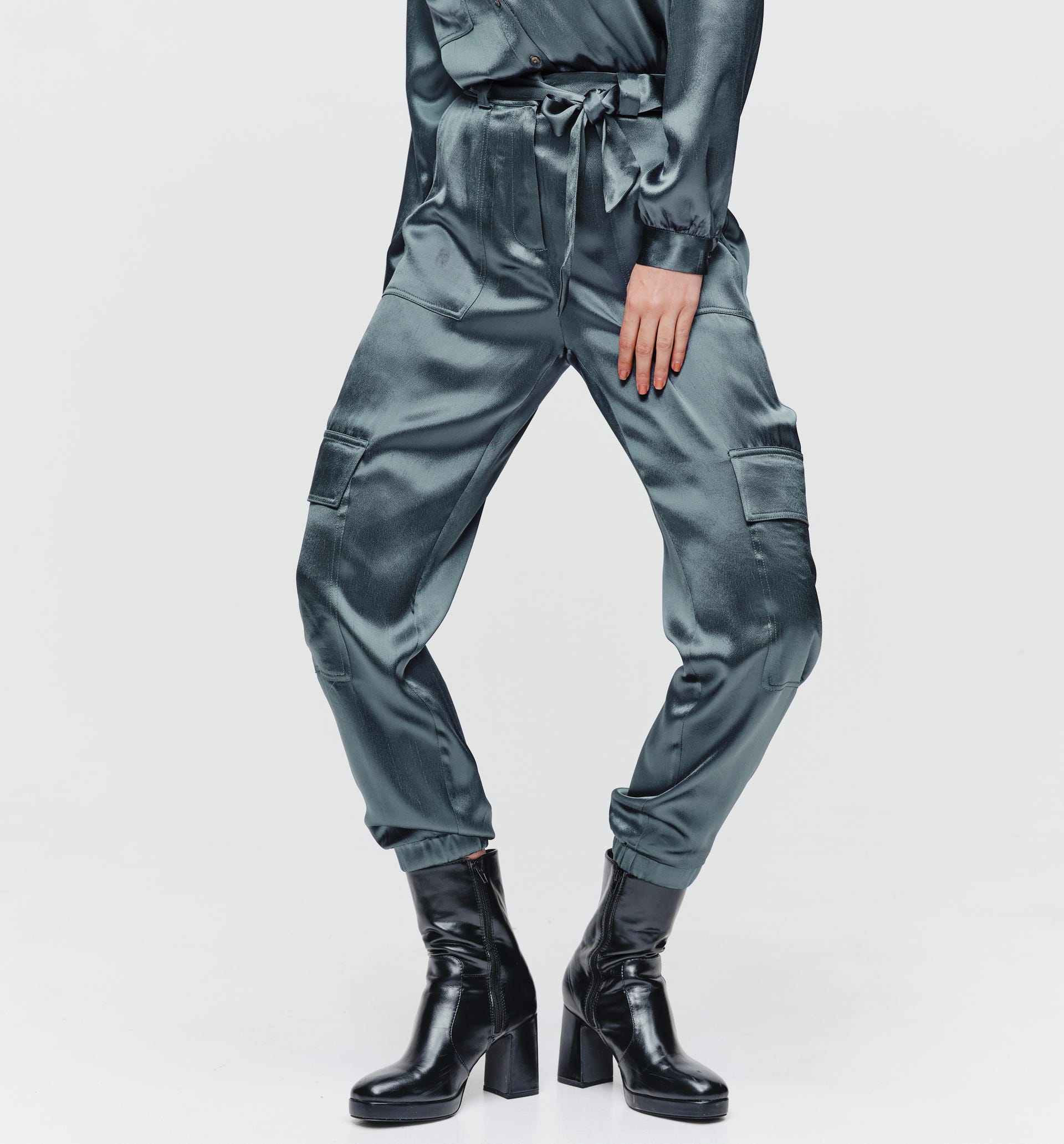 Seidige Cargohose