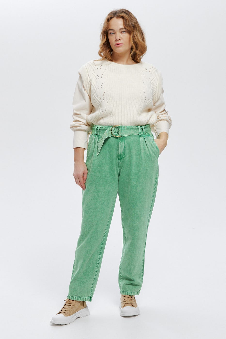 High-waist coloured jeans