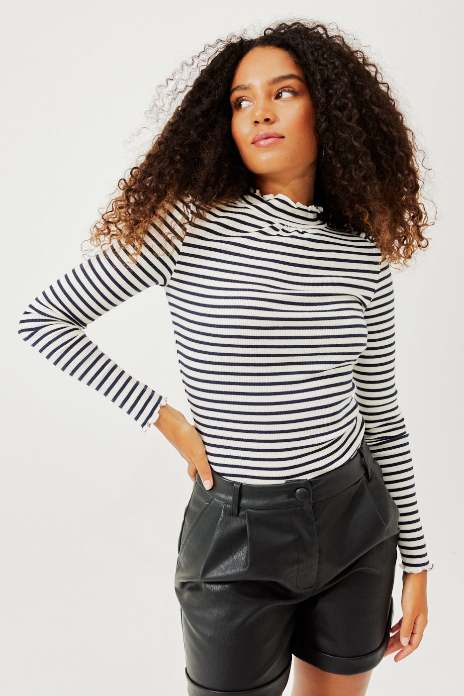 T-shirt marin col montant