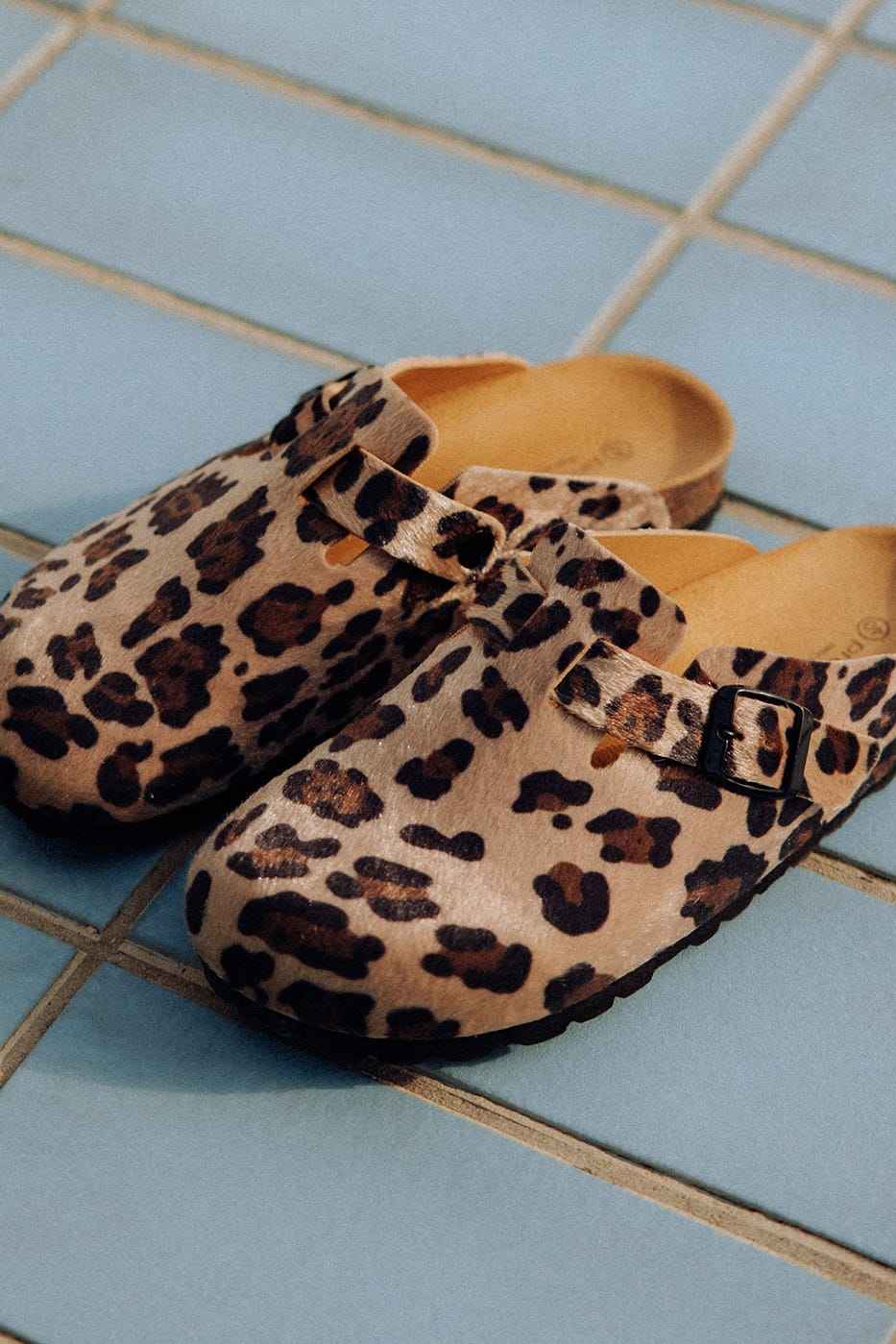 Sabot plat léopard Femme