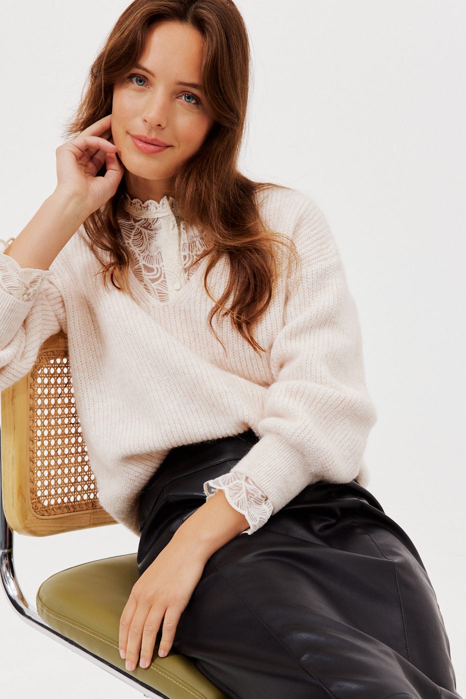 V-neck ribbed jumper