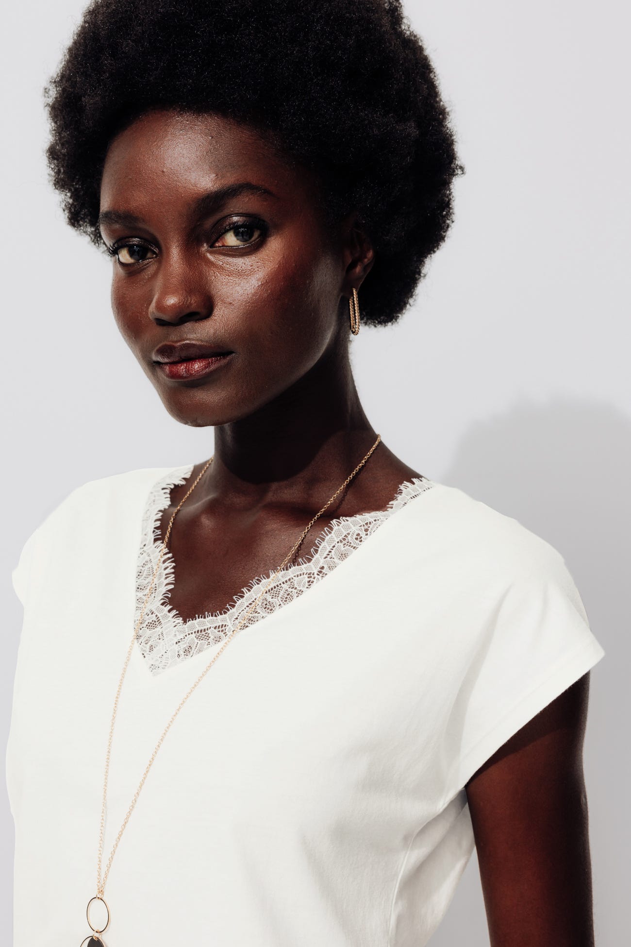 T-Shirt mit Spitzendetail