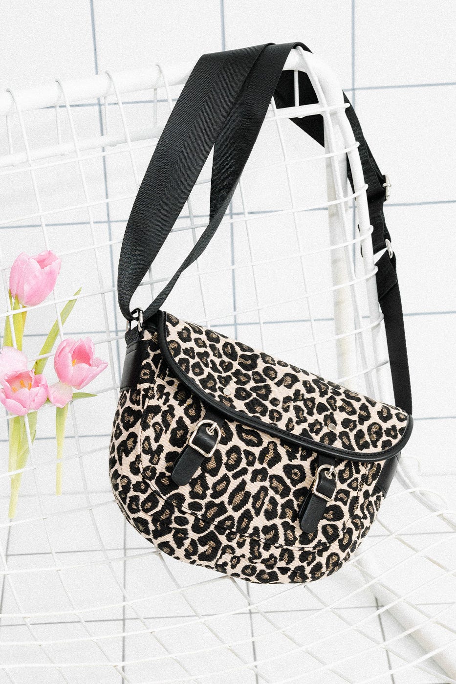 Leopard pattern handbag